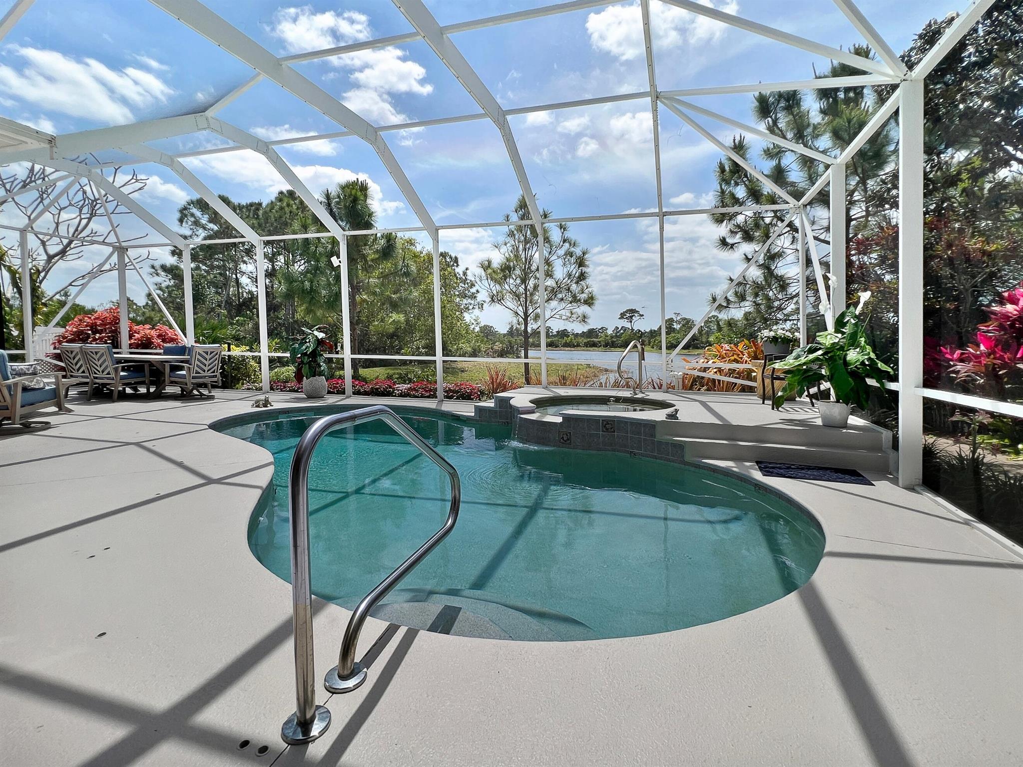 PINEAPPLE PLANTATION (AKA PINES) - Residential