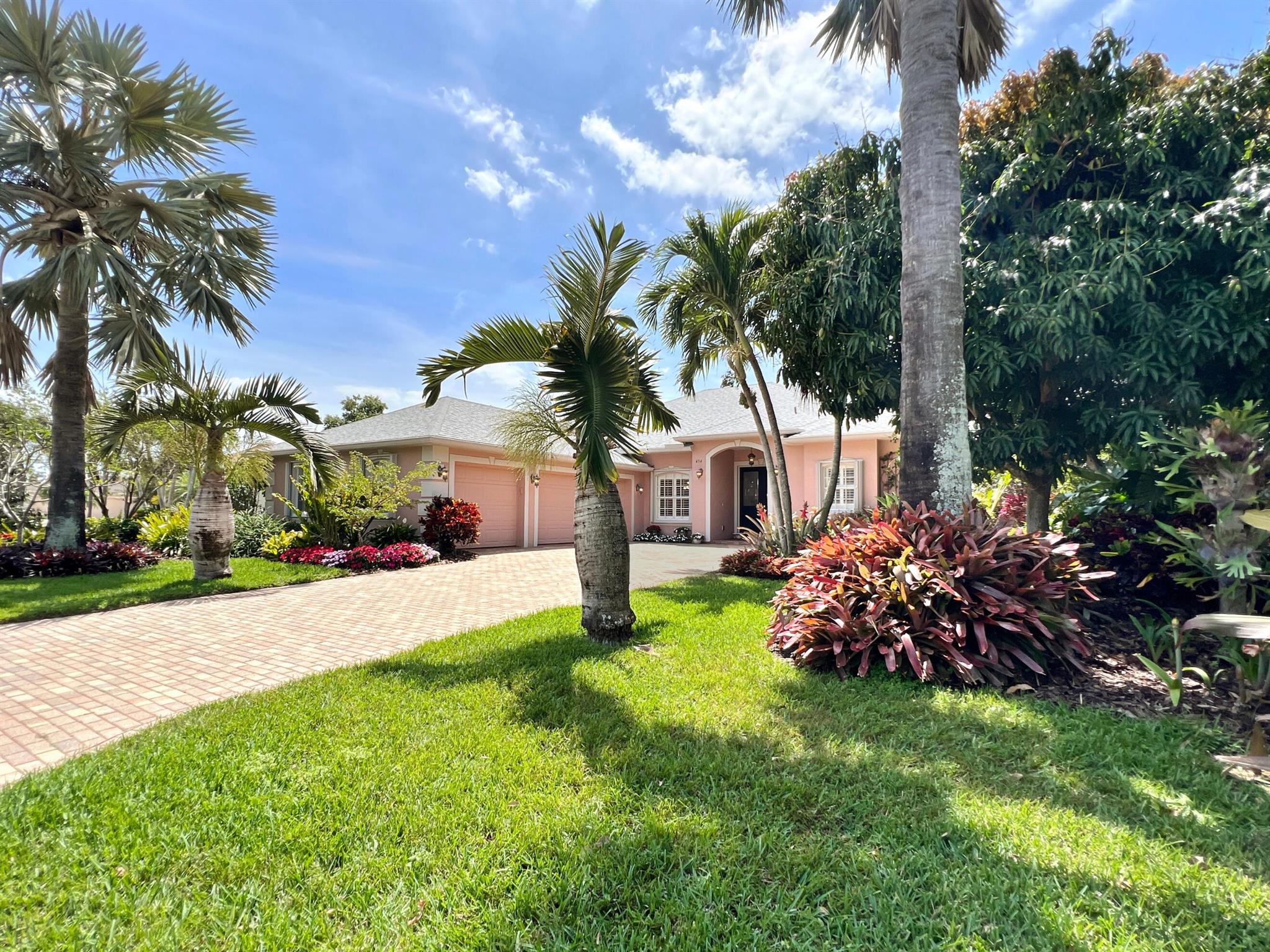 PINEAPPLE PLANTATION (AKA PINES) - Residential