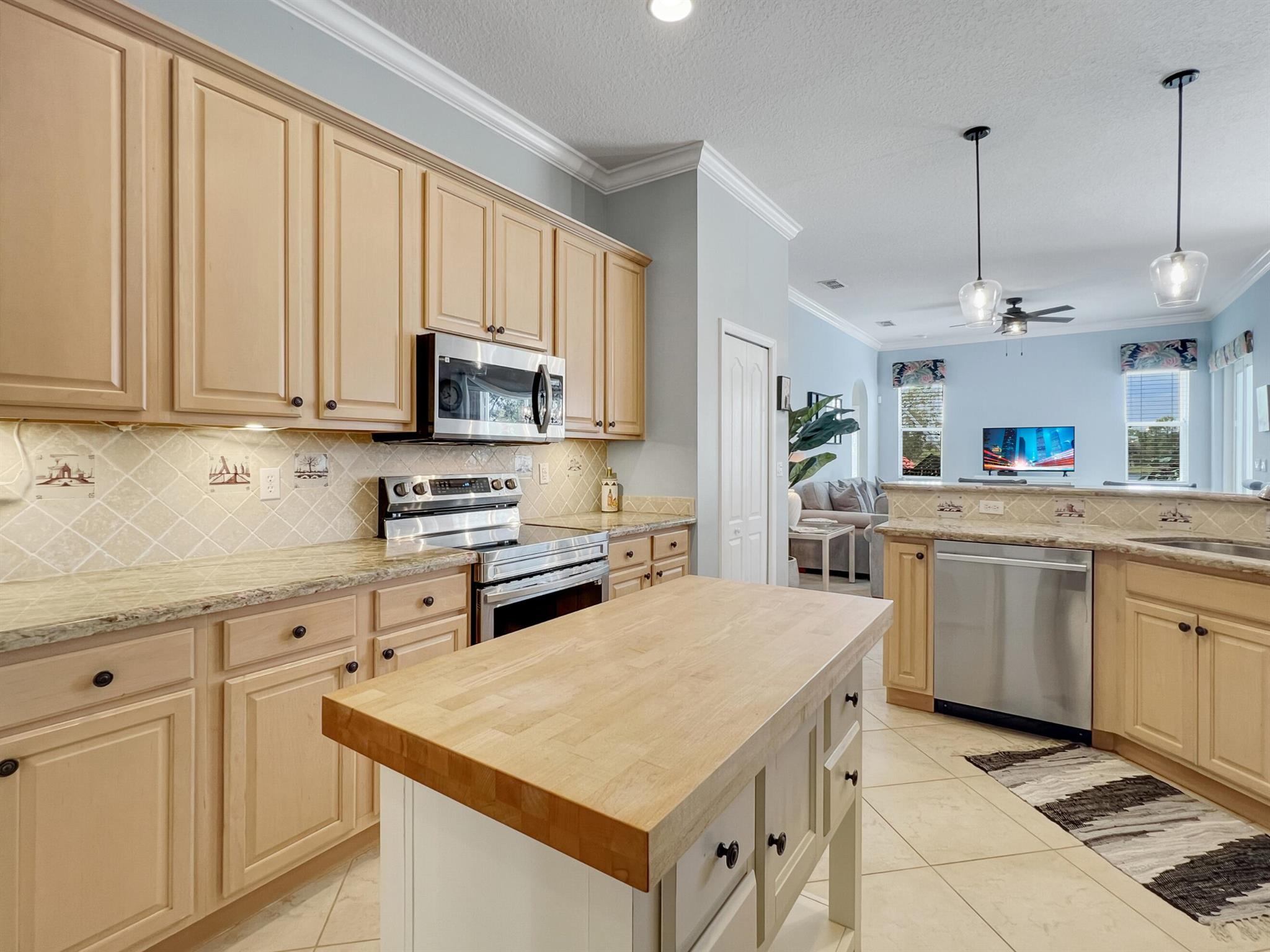 PINEAPPLE PLANTATION (AKA PINES) - Residential