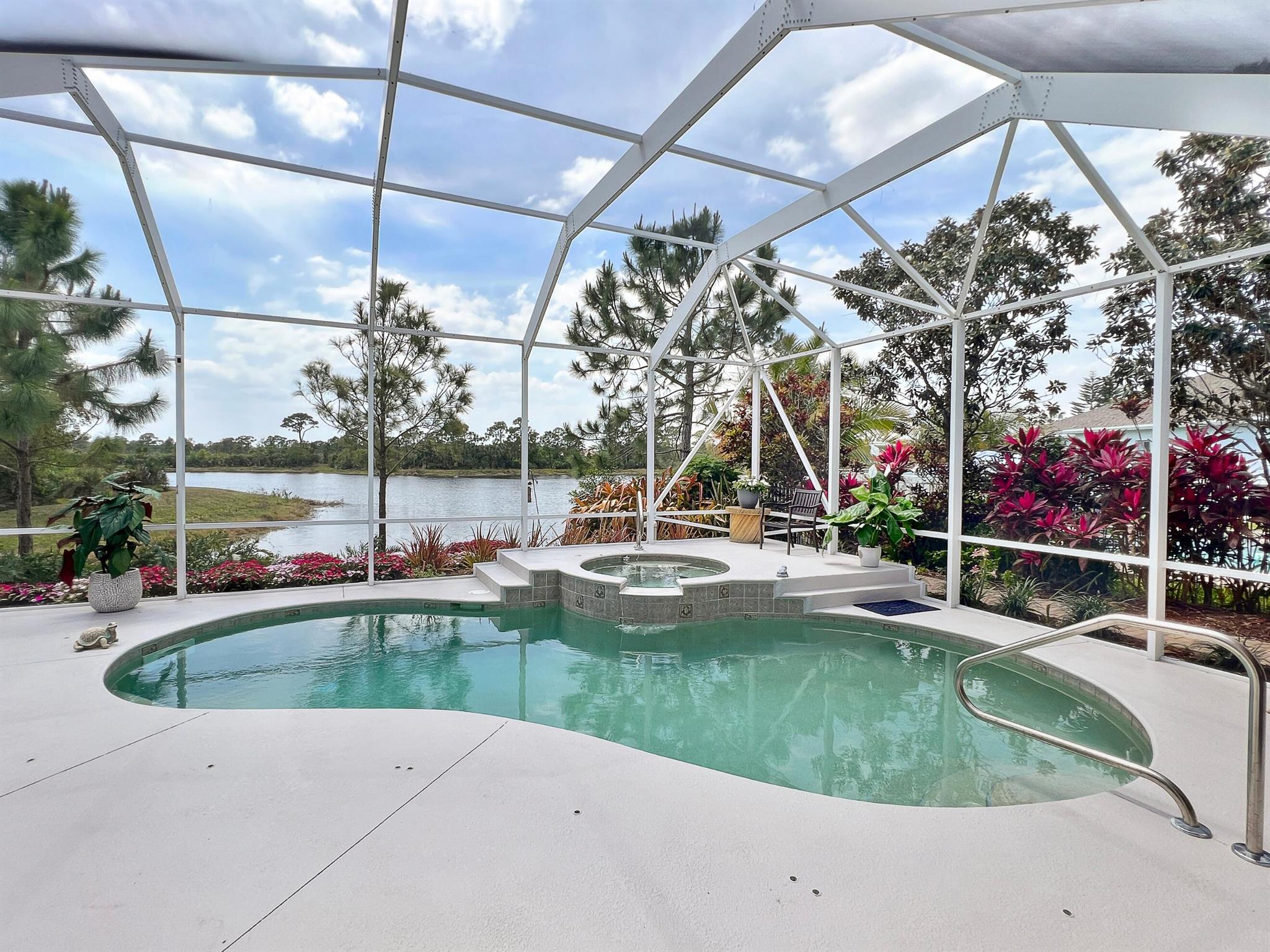 PINEAPPLE PLANTATION (AKA PINES) - Residential