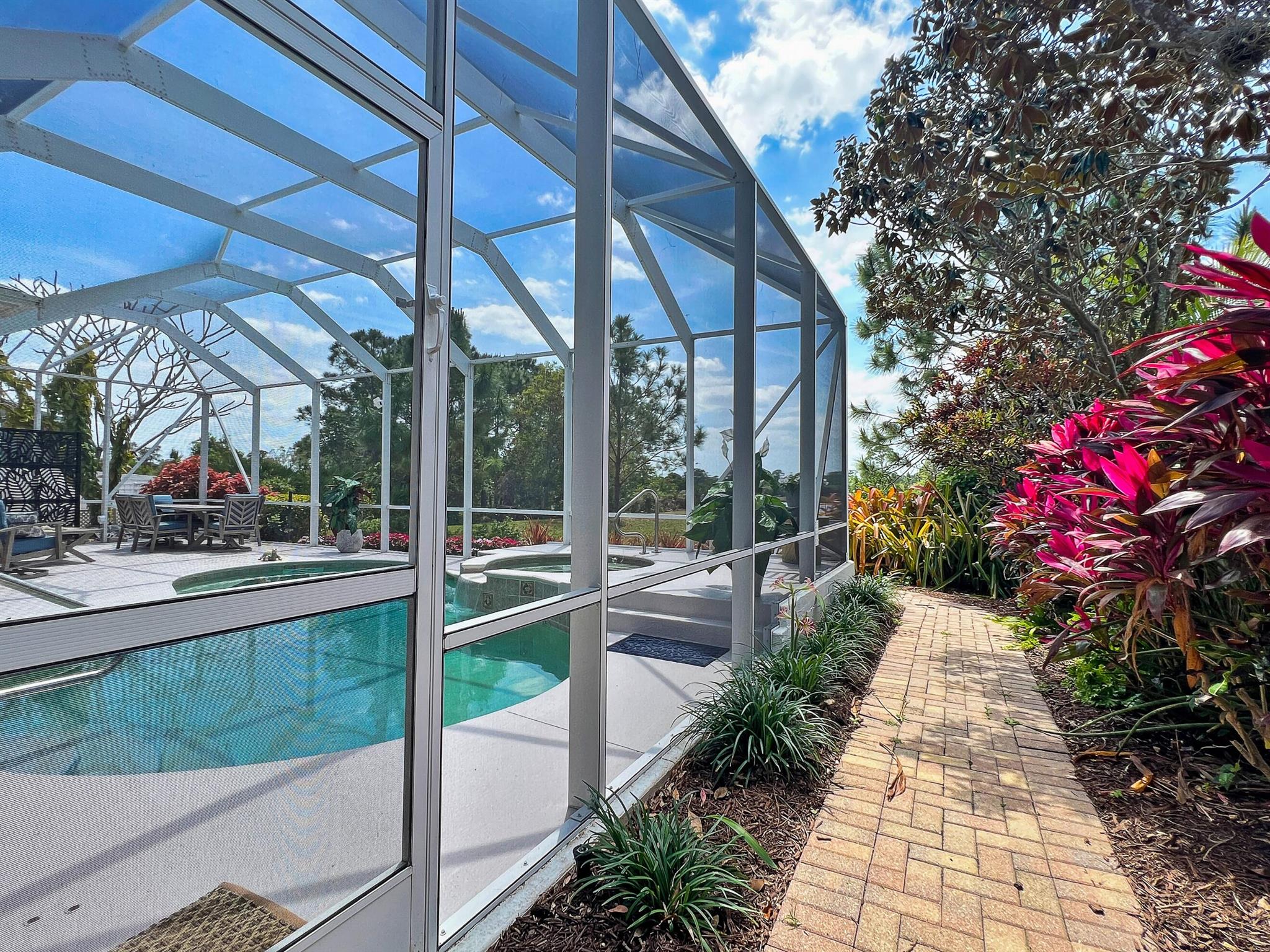 PINEAPPLE PLANTATION (AKA PINES) - Residential