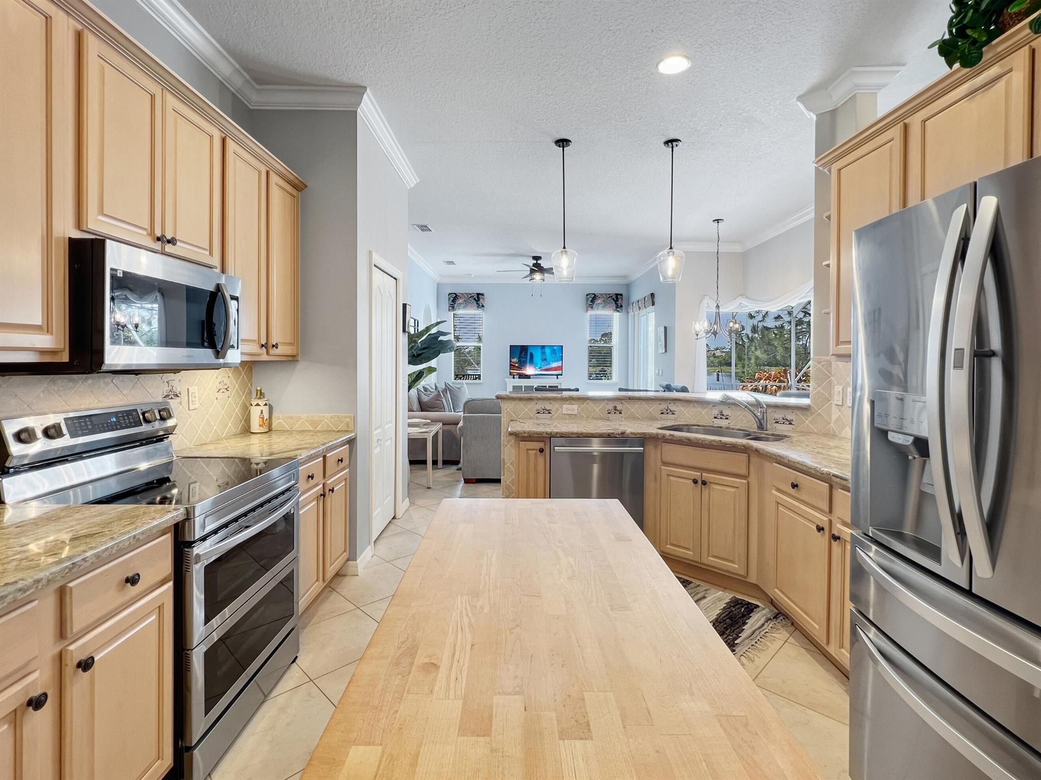 PINEAPPLE PLANTATION (AKA PINES) - Residential