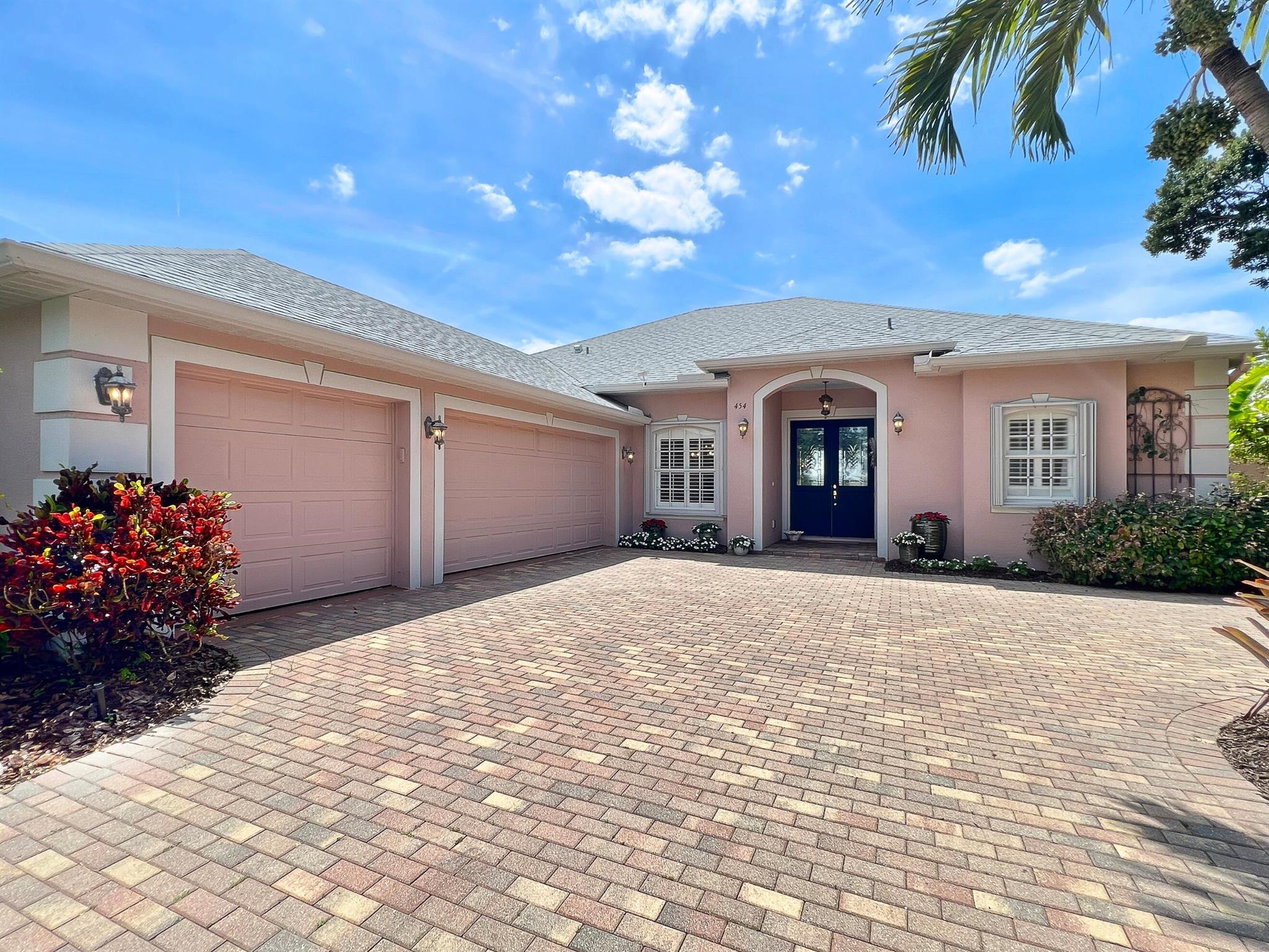 PINEAPPLE PLANTATION (AKA PINES) - Residential