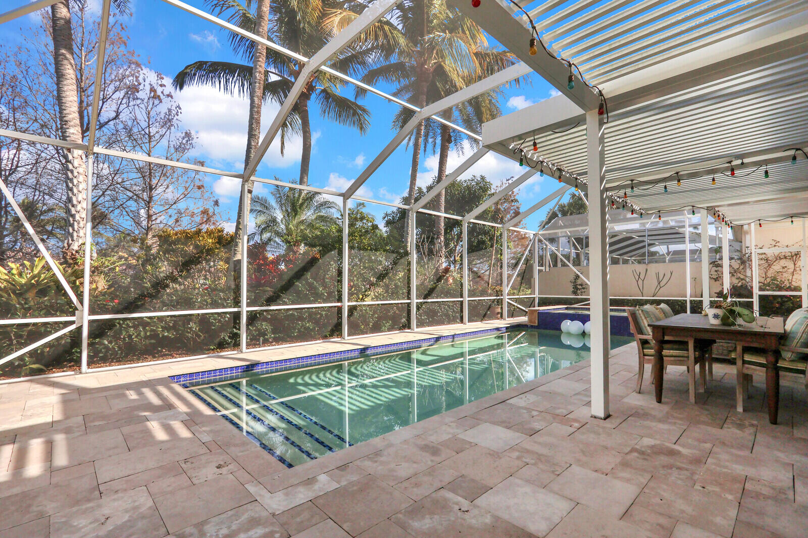 MAGNOLIA BAY - Residential