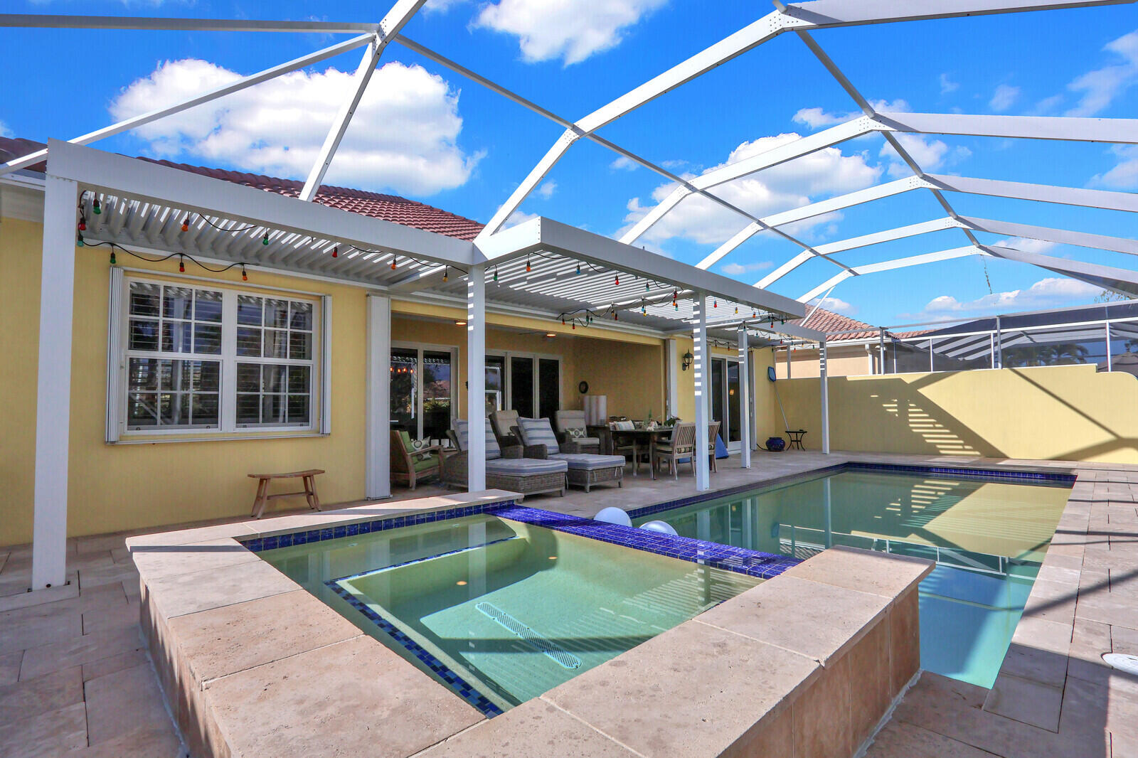 MAGNOLIA BAY - Residential