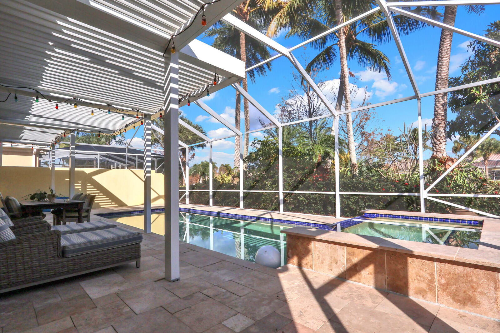 MAGNOLIA BAY - Residential