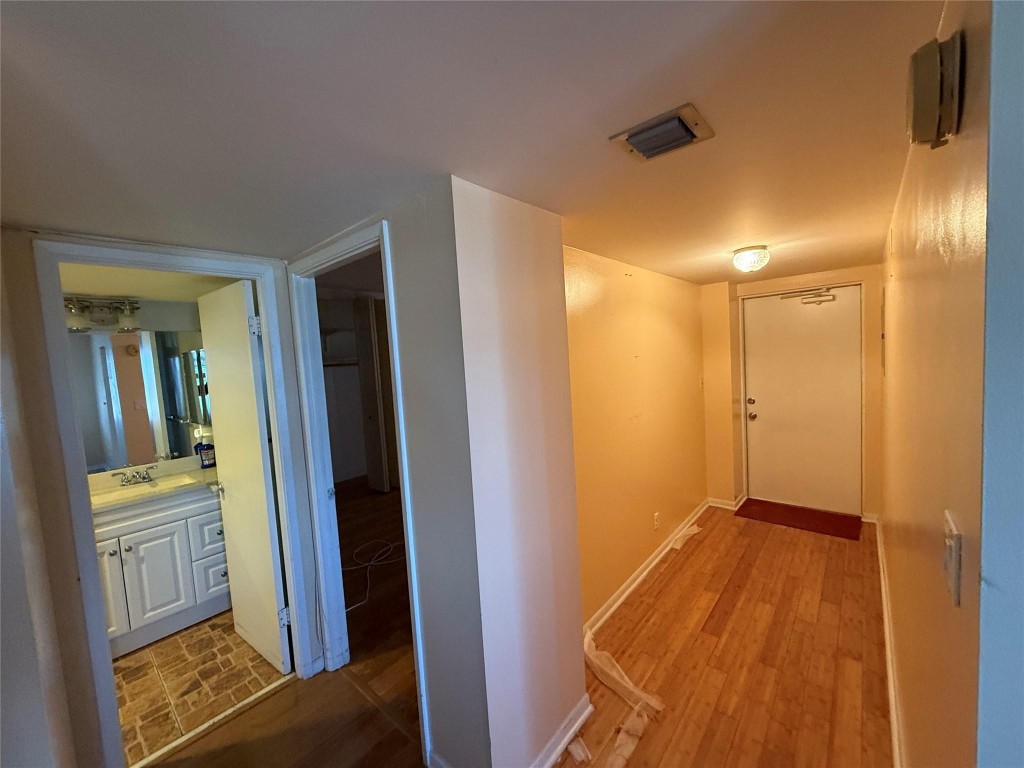 Briarwood Club 3 Condo - Residential Lease