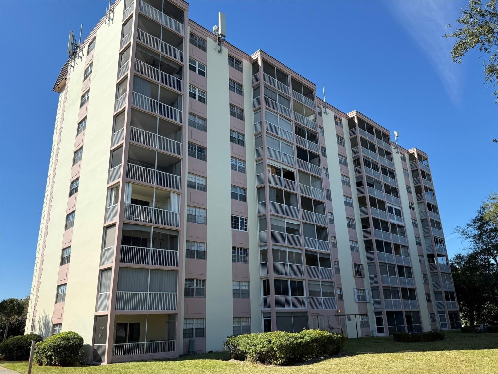 Briarwood Club 3 Condo - Residential Lease