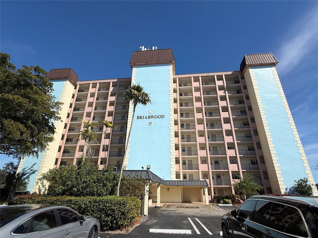 Briarwood Club 3 Condo - Residential Lease