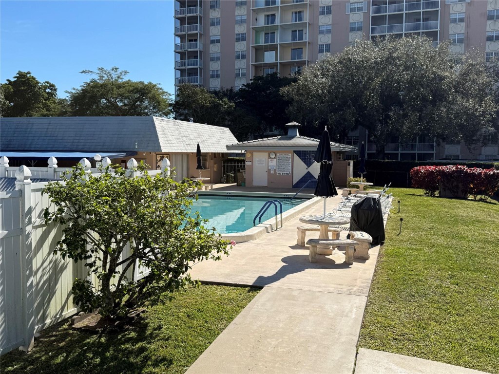 Briarwood Club 3 Condo - Residential Lease