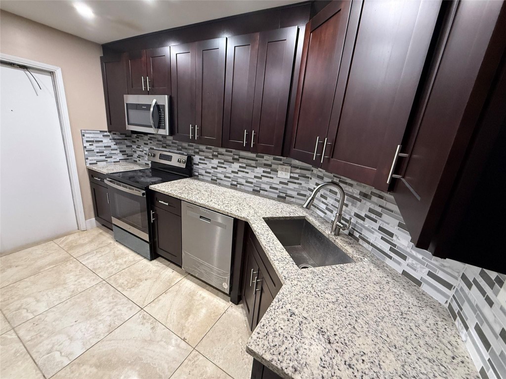 Briarwood Club 3 Condo - Residential Lease