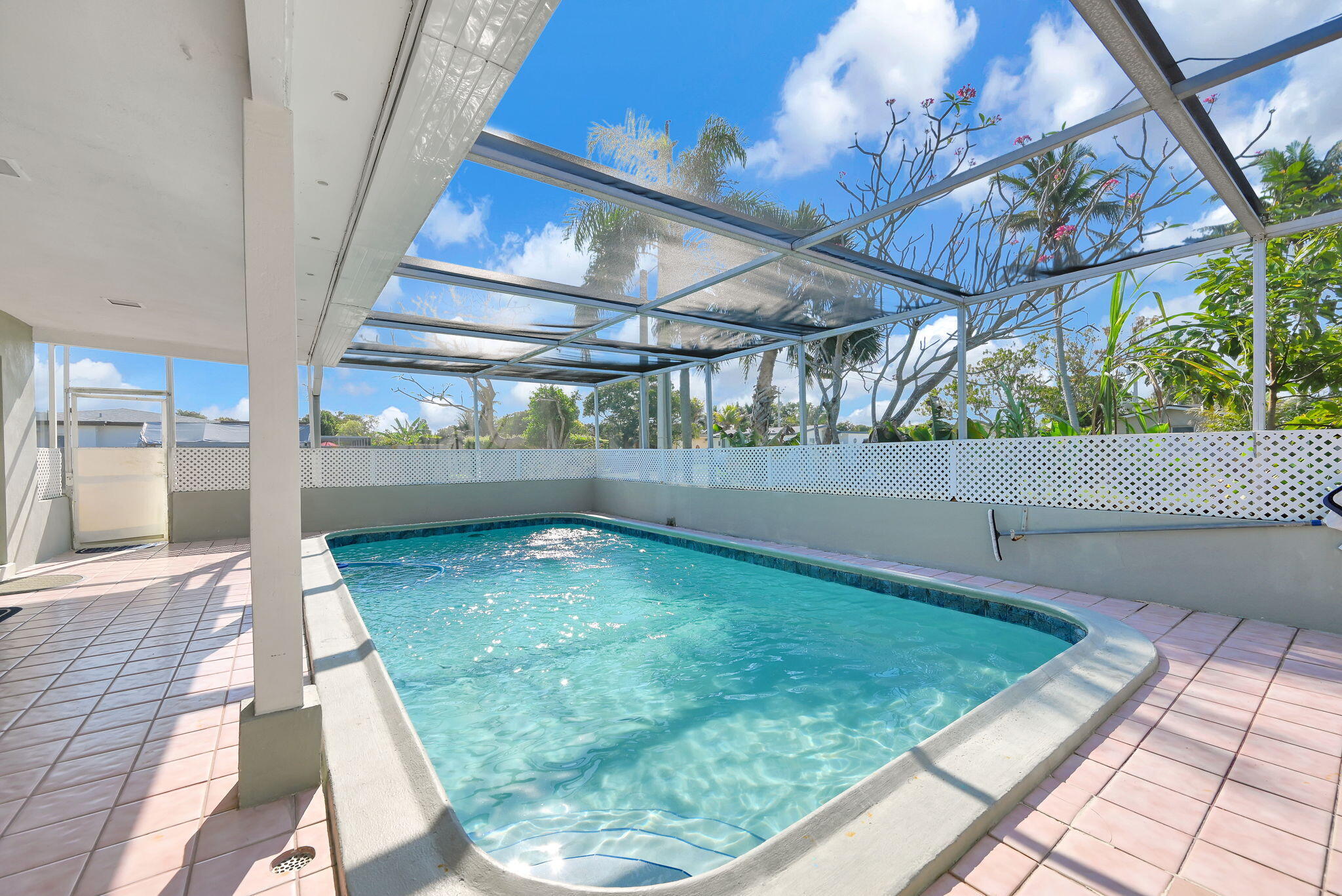 OAKLAND ESTATES 4TH SEC - Residential