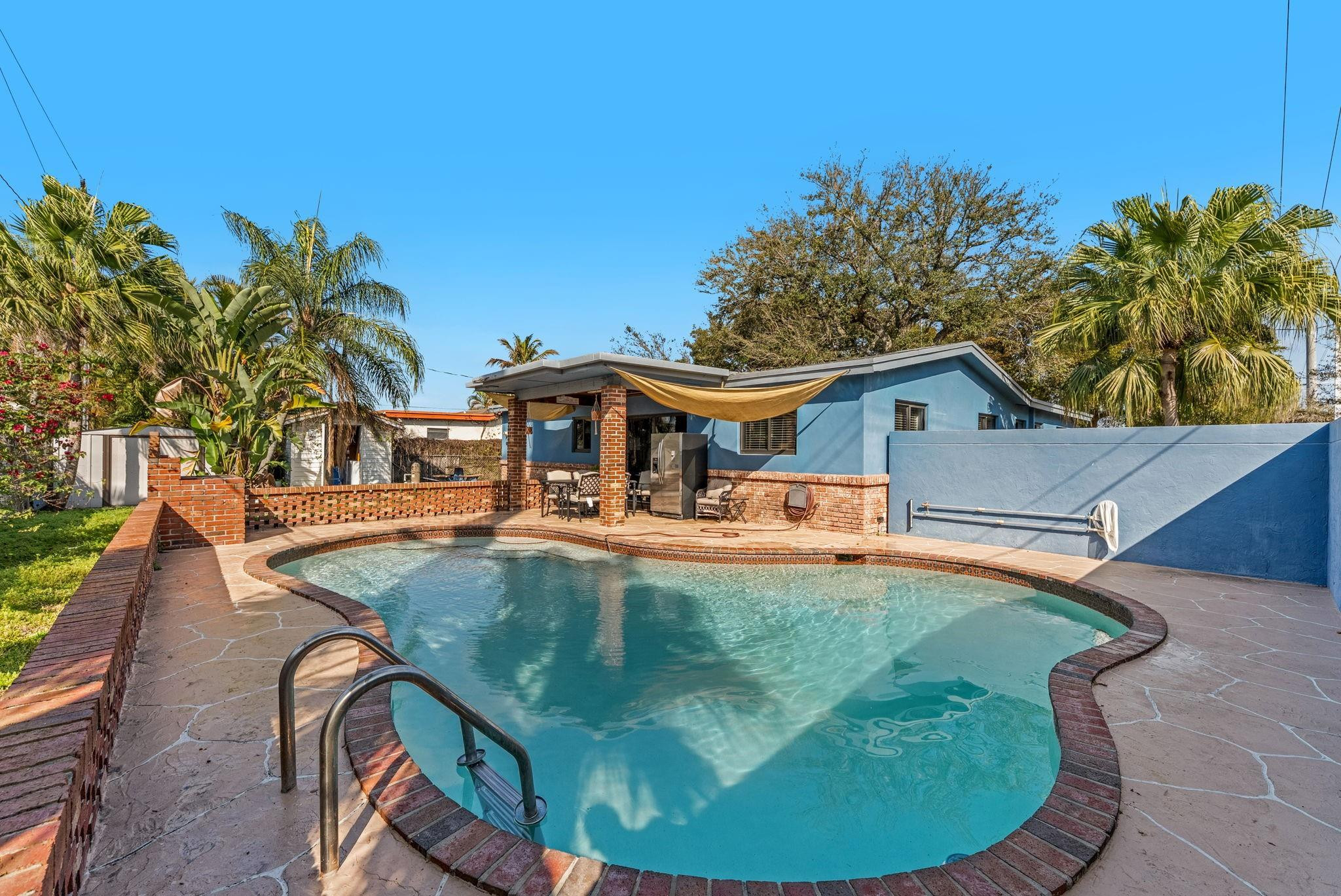 Driftwood Plaza 49-26 B - Residential