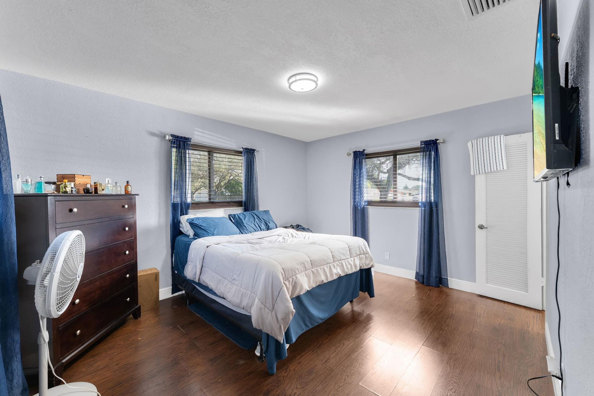 Driftwood Plaza 49-26 B - Residential