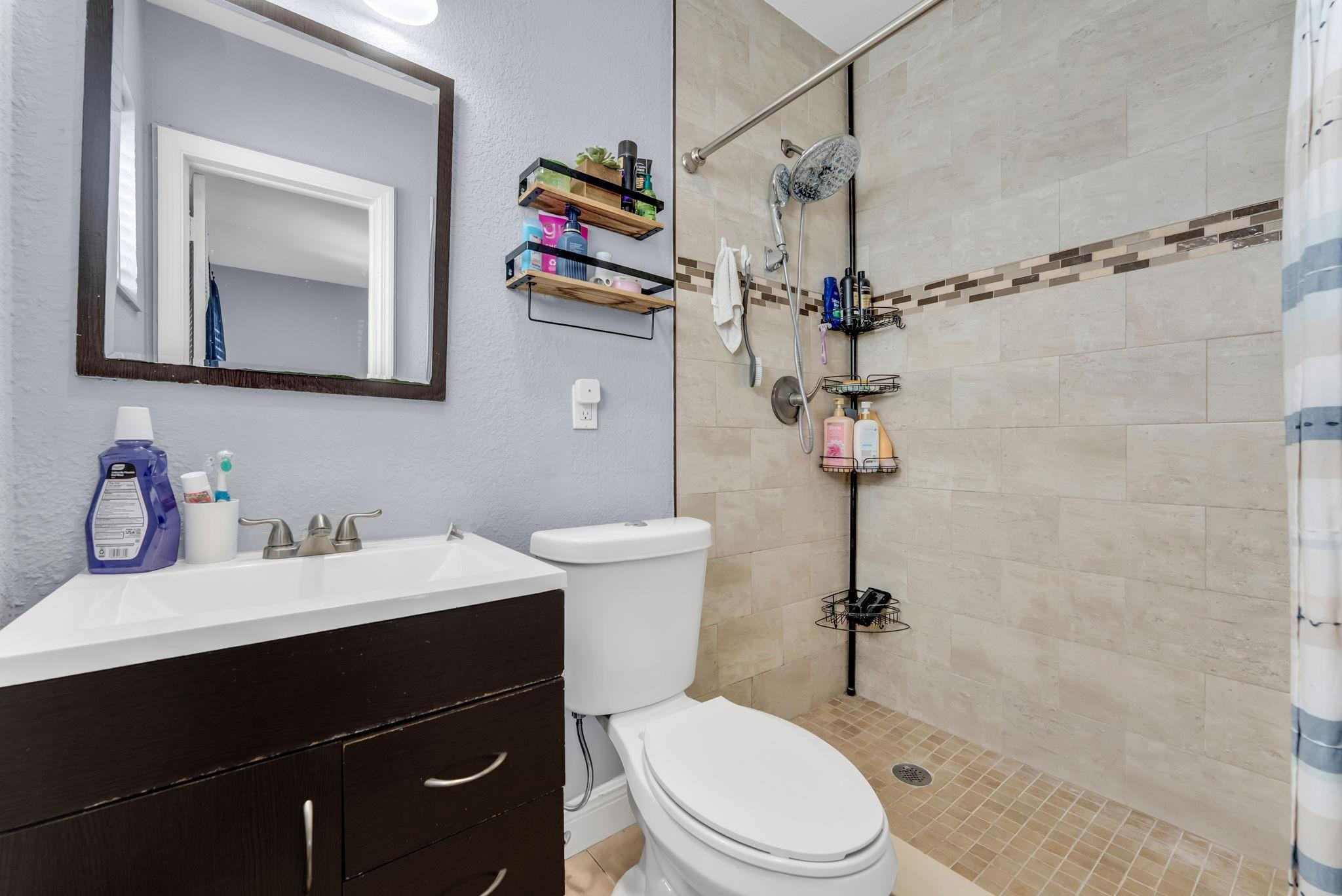 Driftwood Plaza 49-26 B - Residential