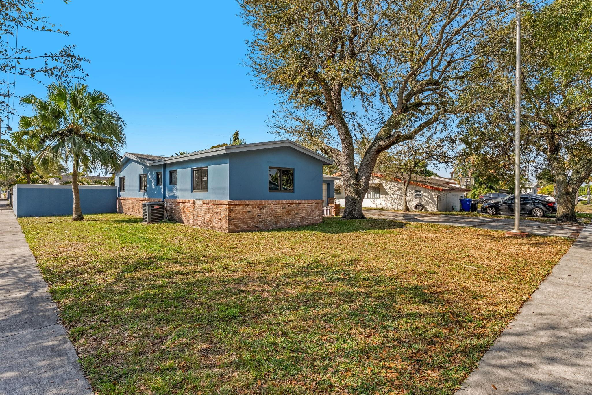 Driftwood Plaza 49-26 B - Residential