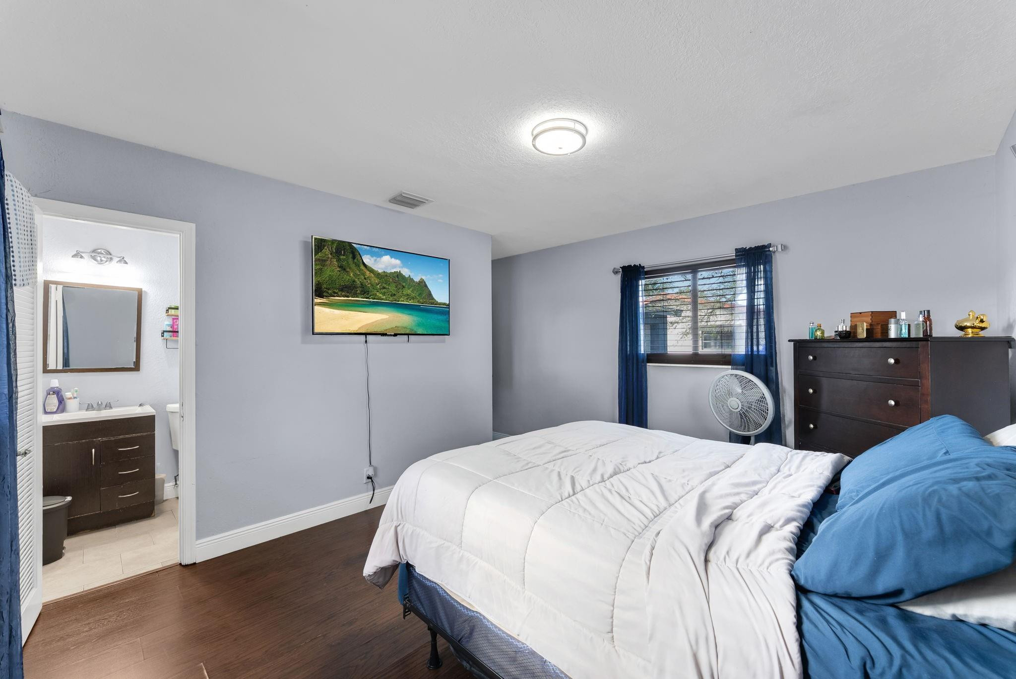 Driftwood Plaza 49-26 B - Residential