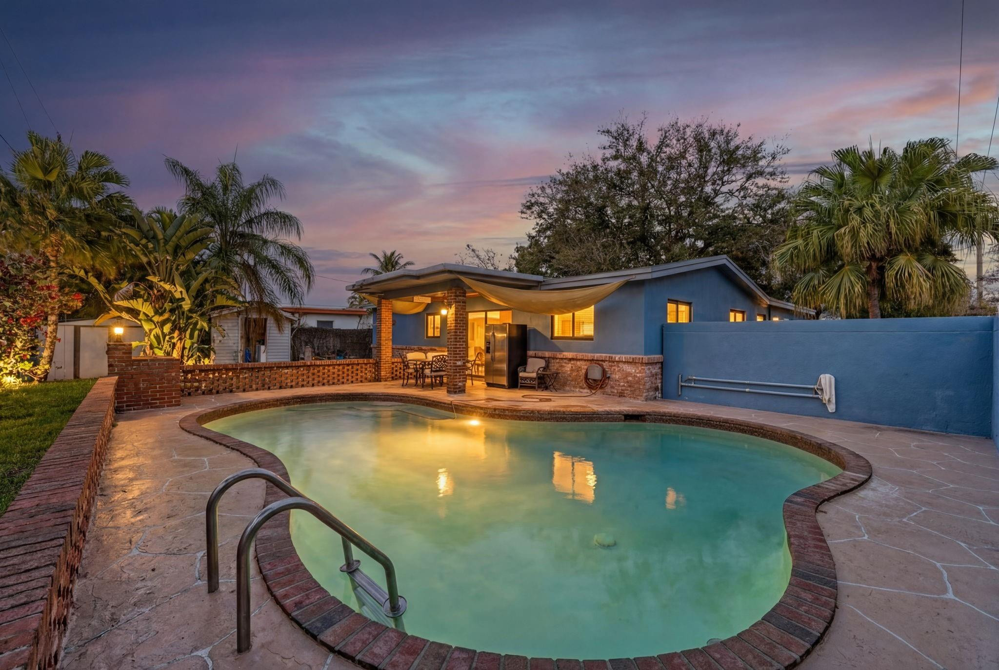 Driftwood Plaza 49-26 B - Residential