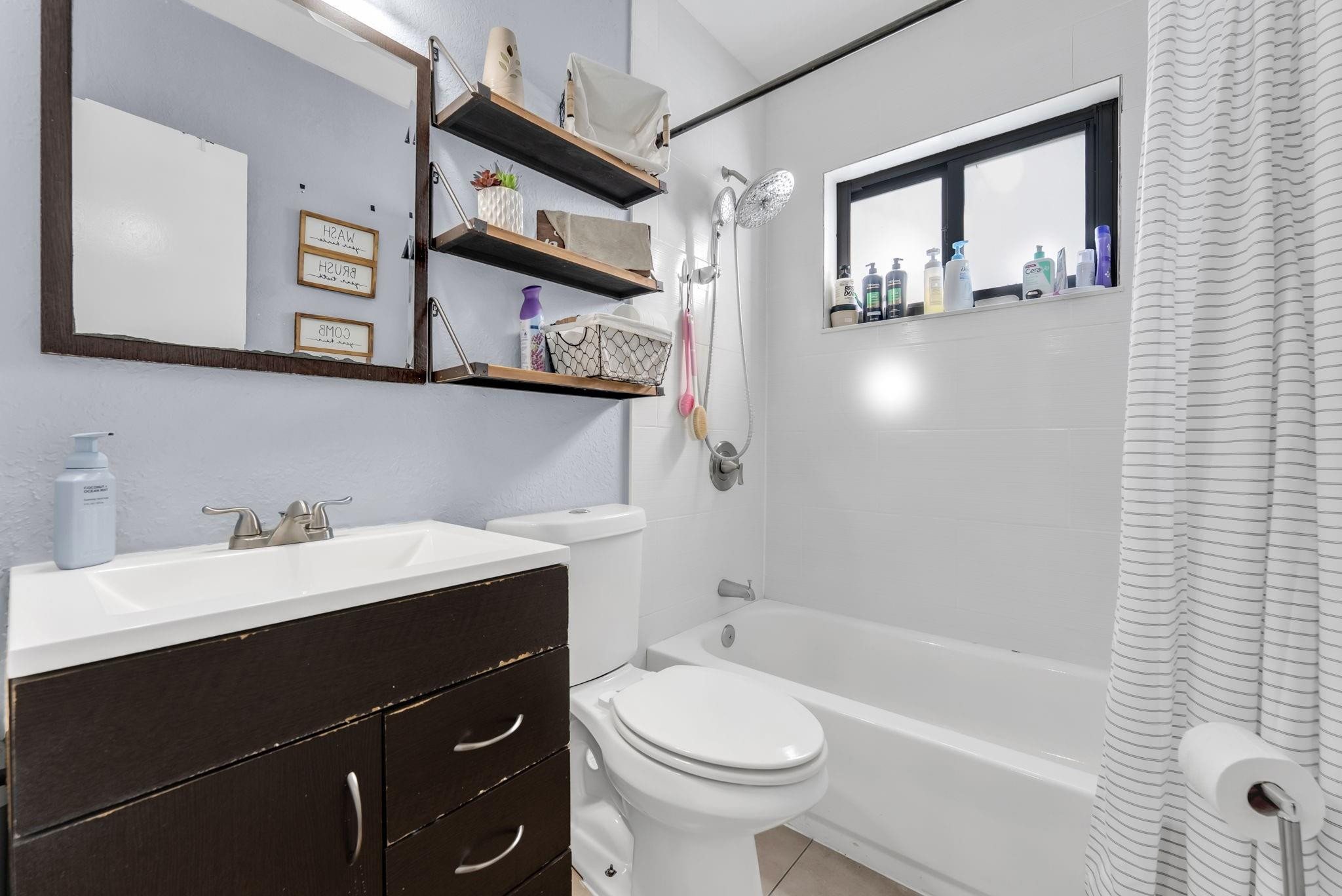 Driftwood Plaza 49-26 B - Residential