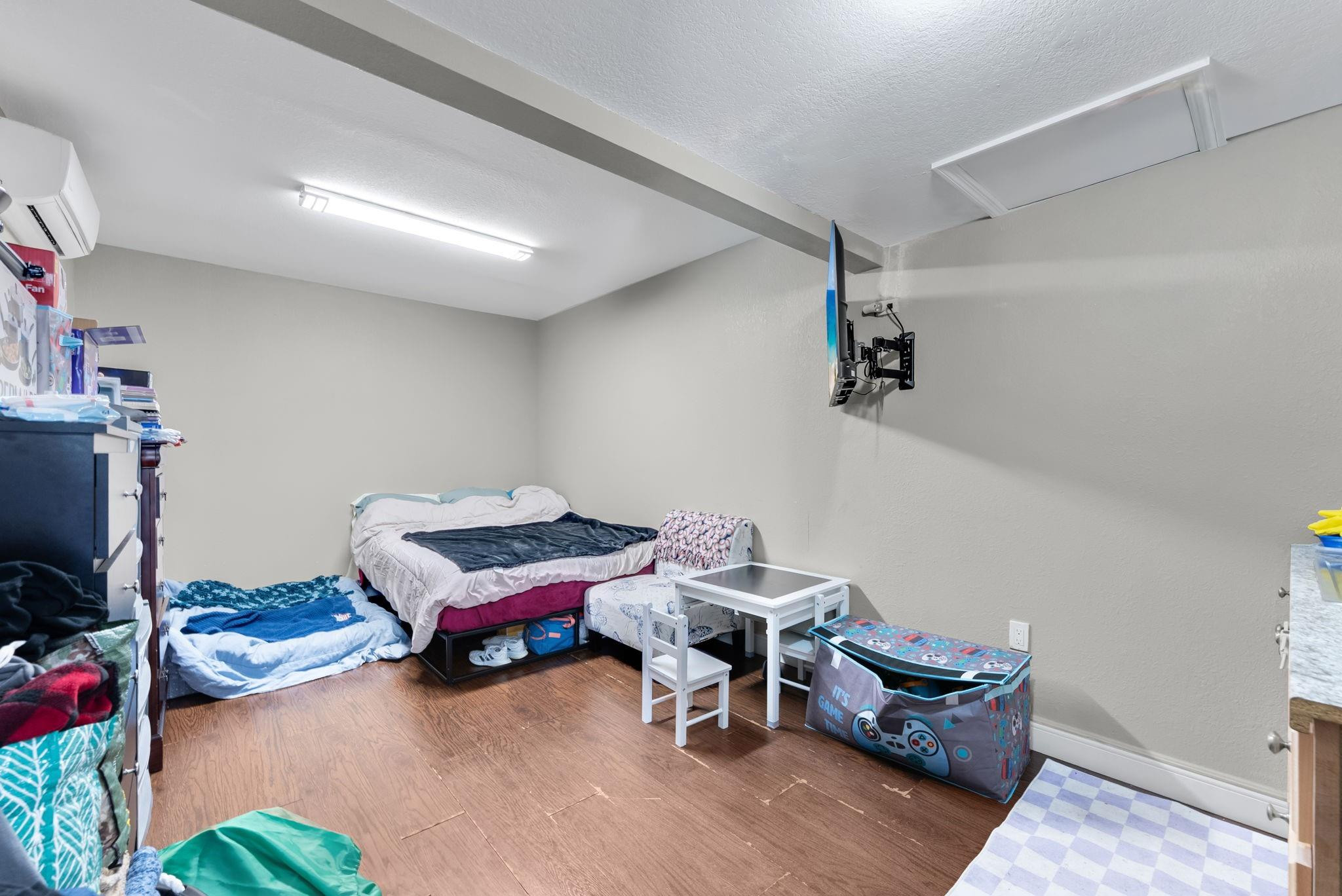 Driftwood Plaza 49-26 B - Residential