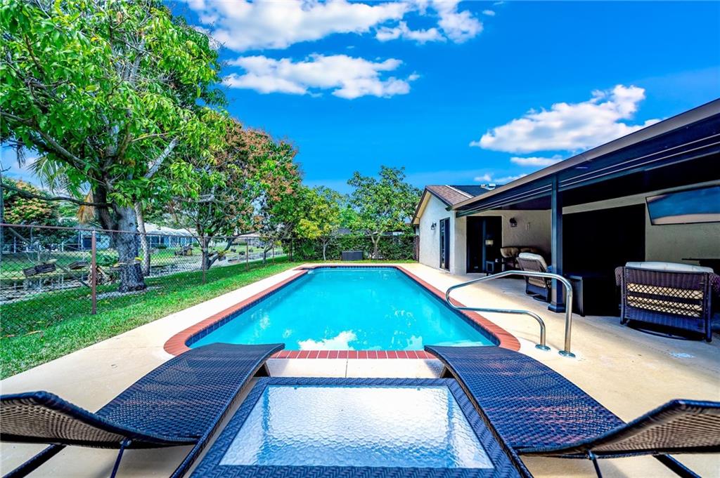 PARKWOOD V 140-6 B - Residential