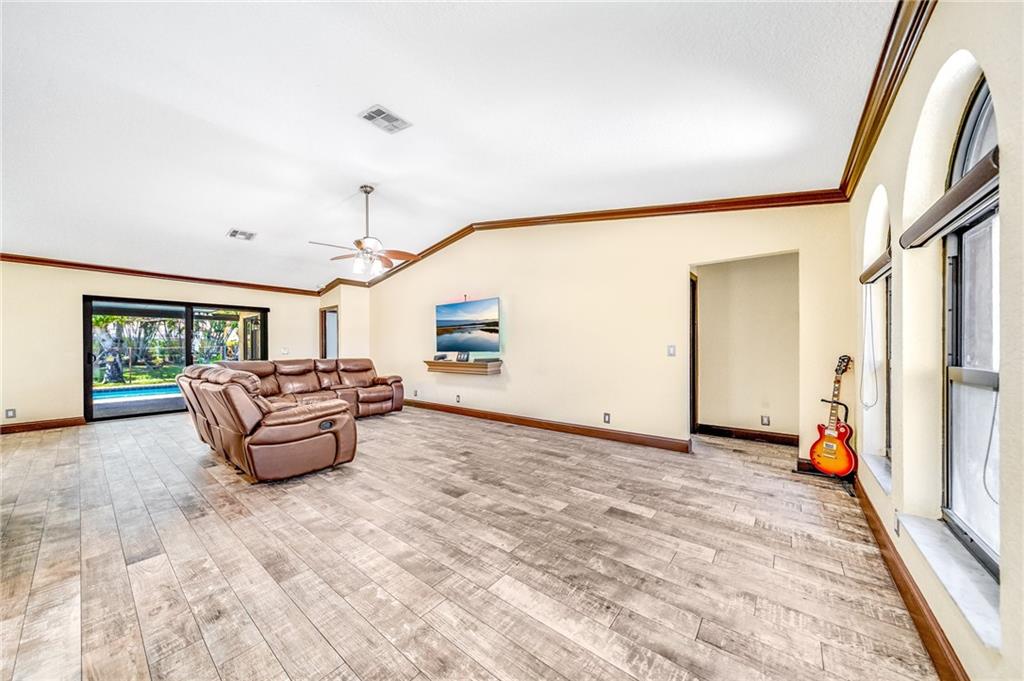 PARKWOOD V 140-6 B - Residential