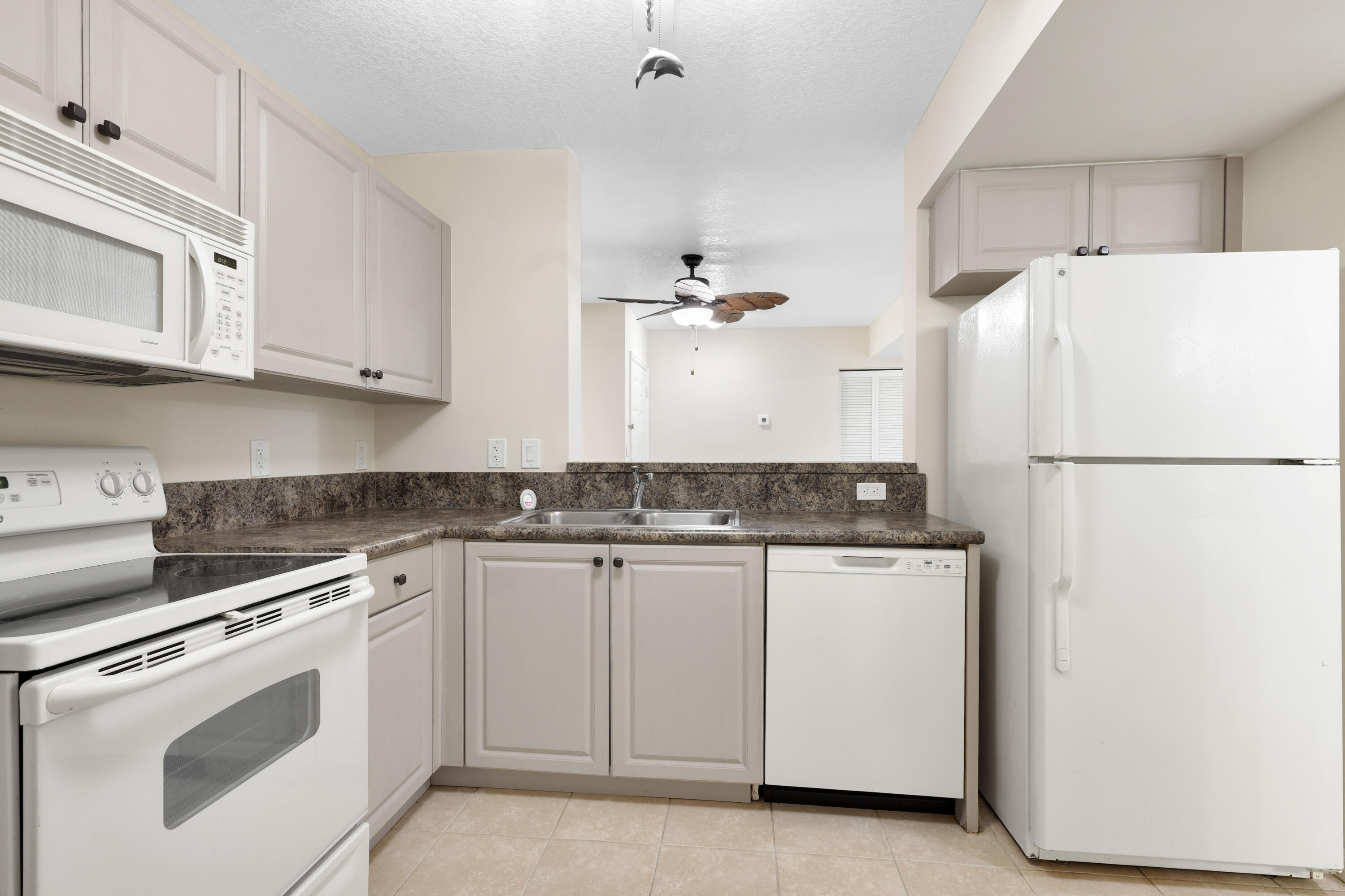 SHERIDAN BEACH CLUB CONDOMINIUM - Residential Lease