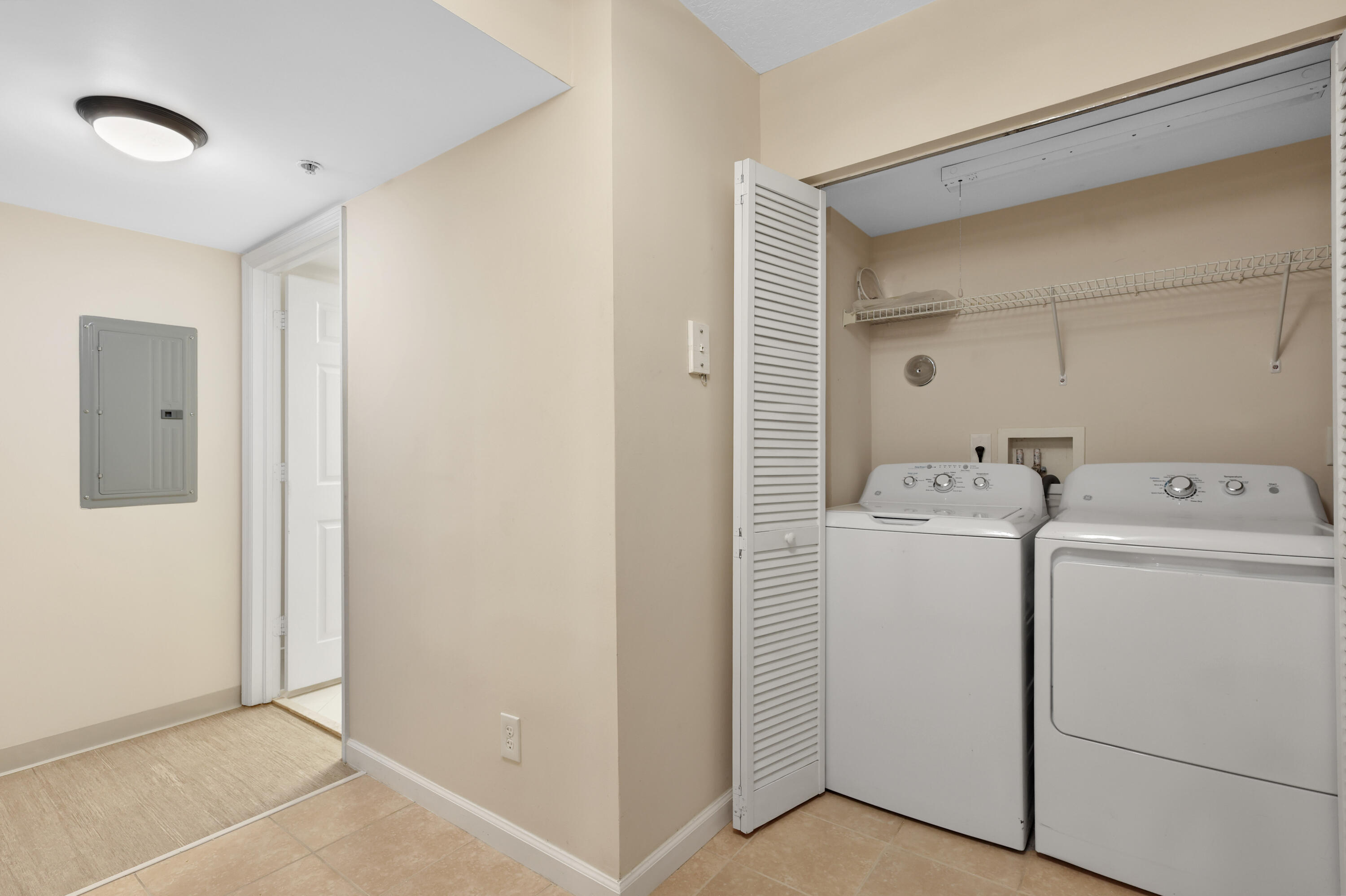 SHERIDAN BEACH CLUB CONDOMINIUM - Residential Lease