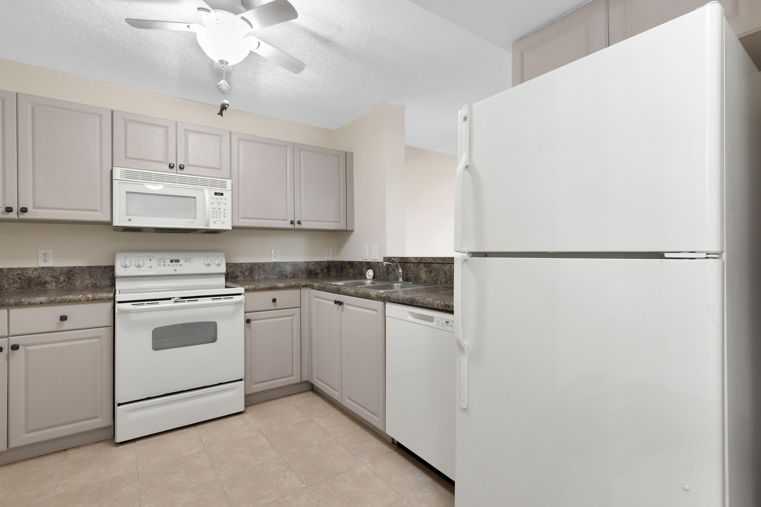 SHERIDAN BEACH CLUB CONDOMINIUM - Residential Lease