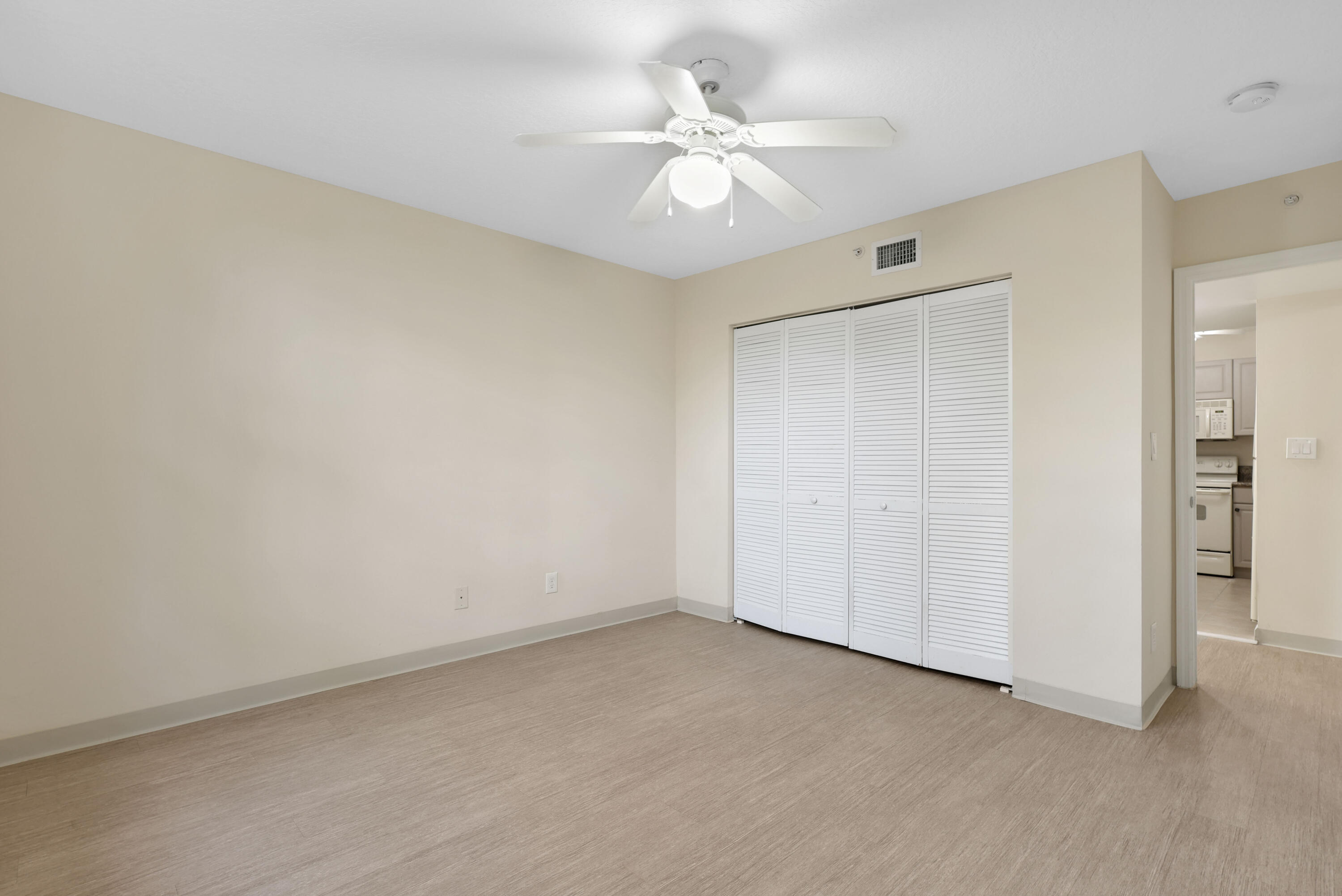 SHERIDAN BEACH CLUB CONDOMINIUM - Residential Lease