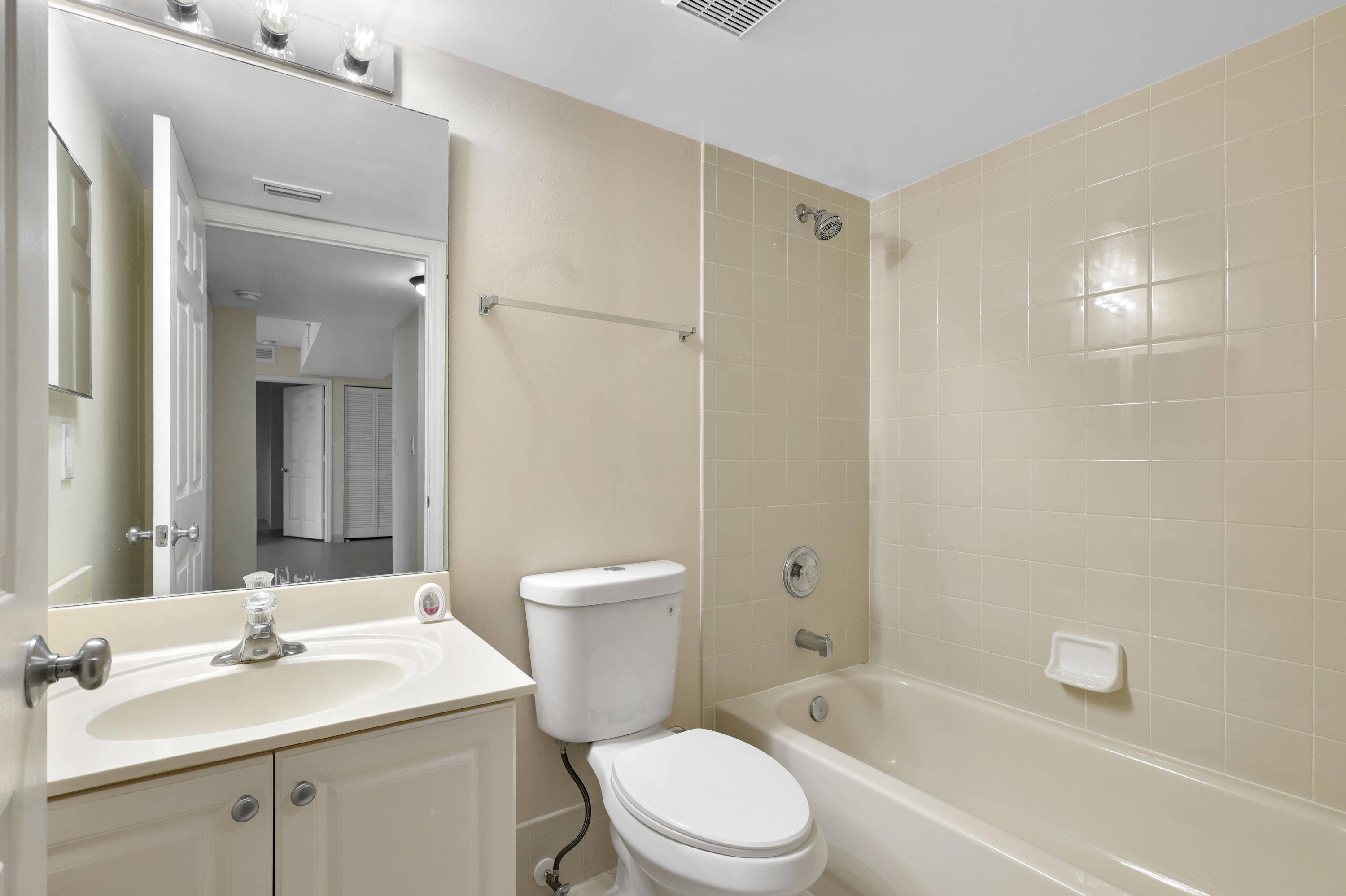 SHERIDAN BEACH CLUB CONDOMINIUM - Residential Lease