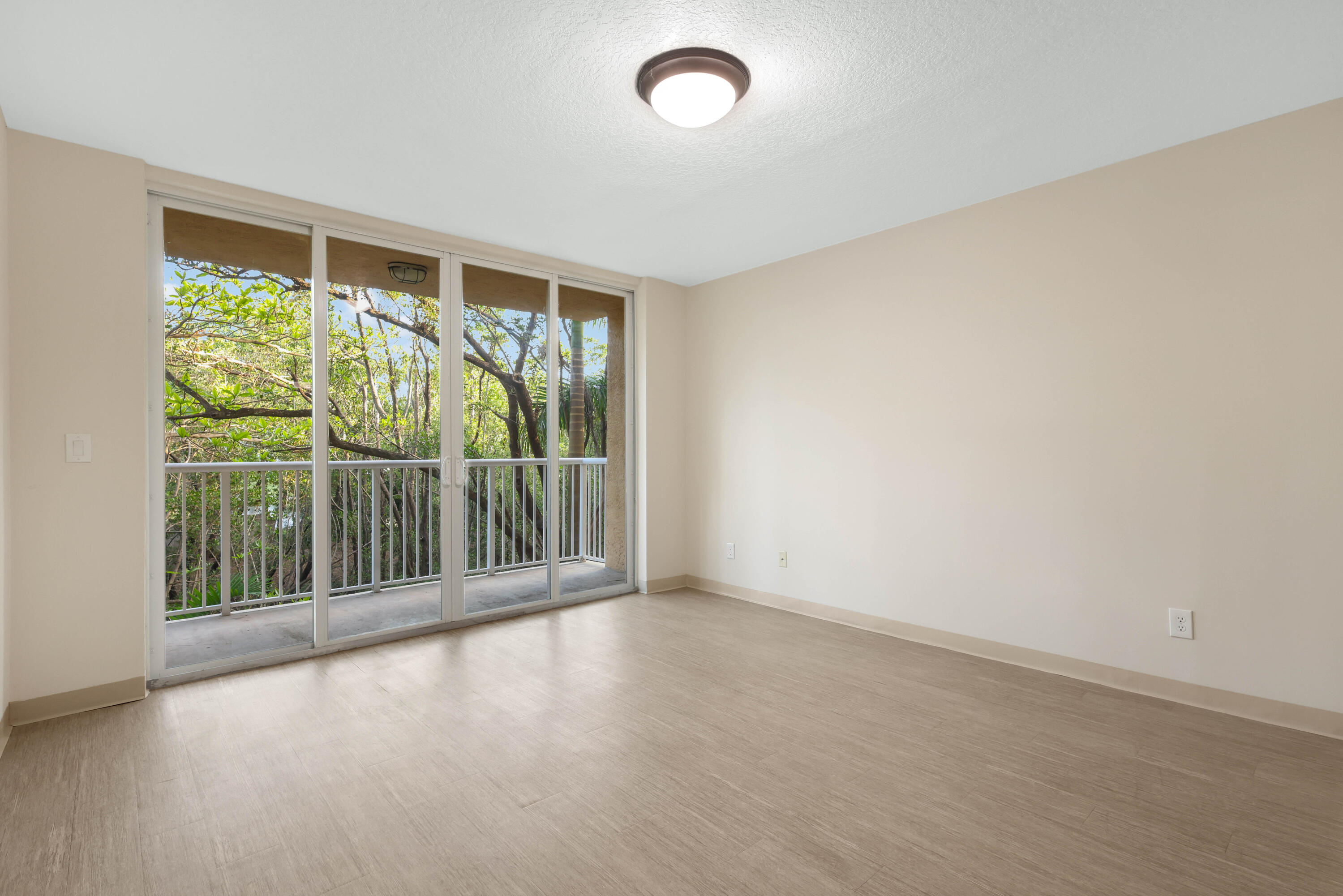 SHERIDAN BEACH CLUB CONDOMINIUM - Residential Lease