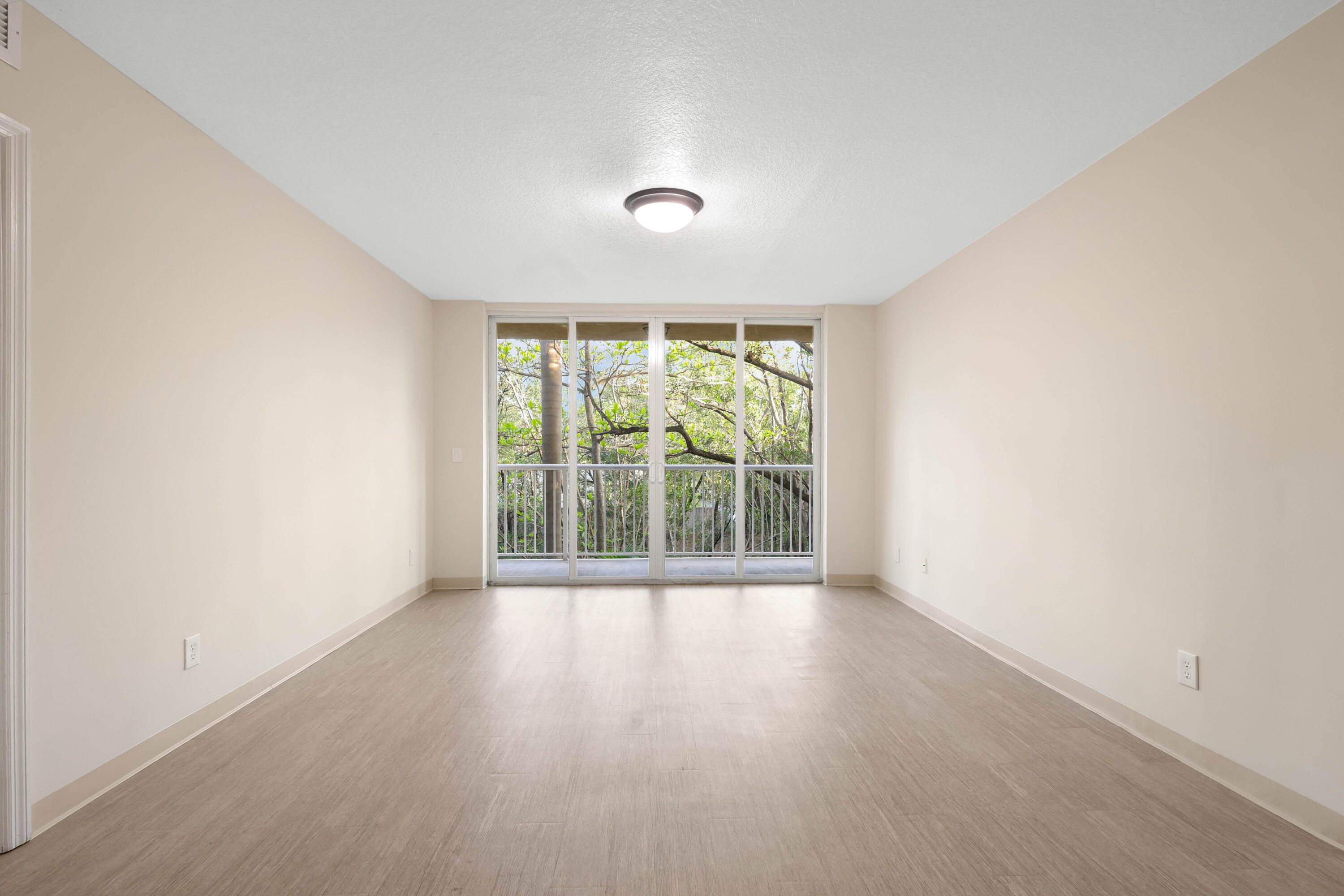 SHERIDAN BEACH CLUB CONDOMINIUM - Residential Lease