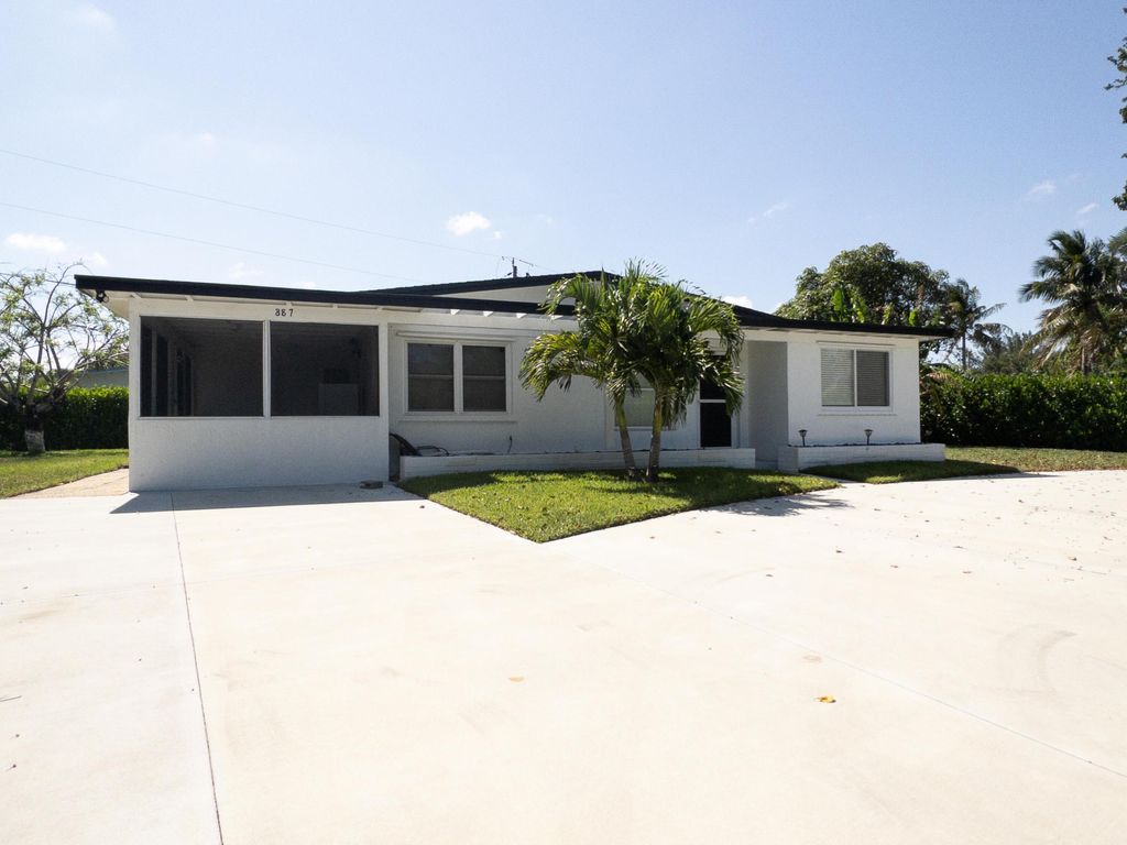 Photo of 887 W Perry Street, Lantana, FL 33462 (MLS # B26013342)