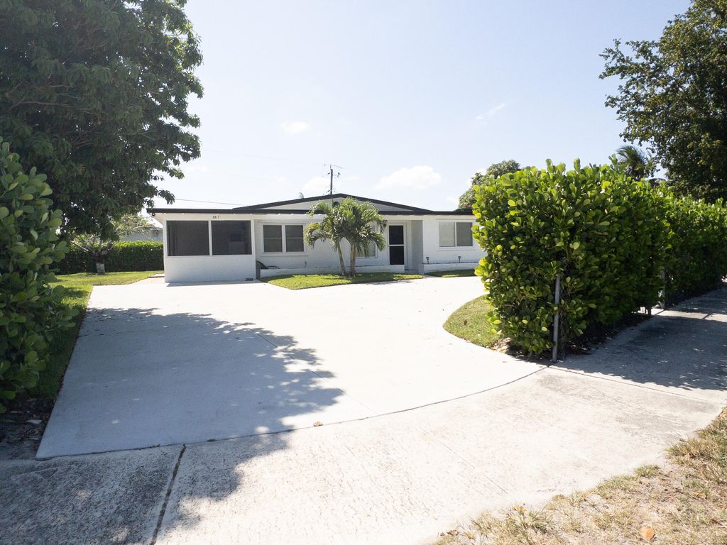 Photo of 887 W Perry Street, Lantana, FL 33462 (MLS # B26013342)
