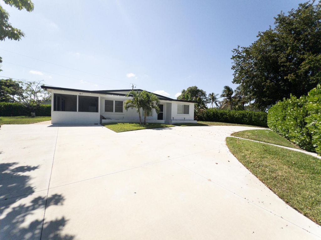 Photo of 887 W Perry Street, Lantana, FL 33462 (MLS # B26013342)