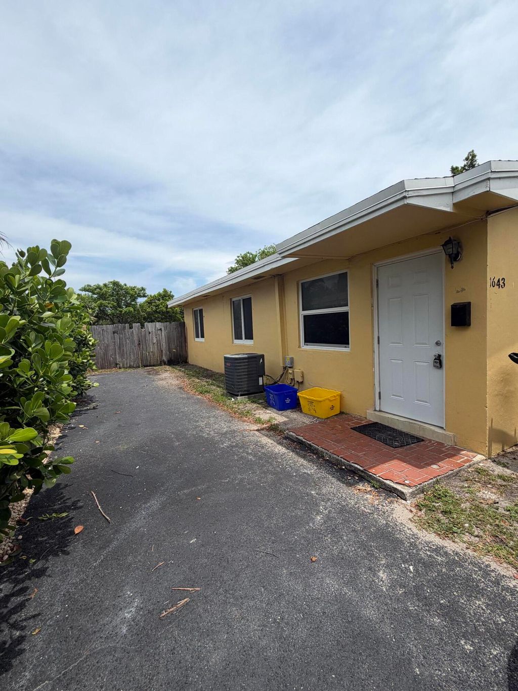 Photo of 1643 NE 3rd Avenue, Delray Beach, FL 33444 (MLS # B26042604)