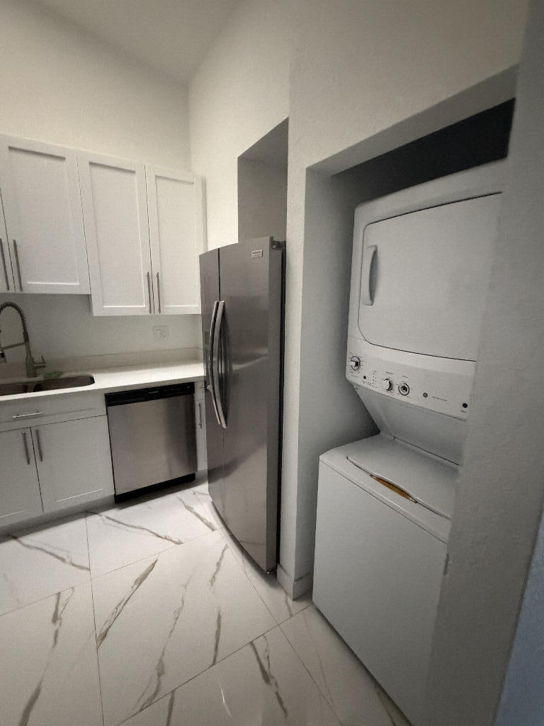 NOB HILL AT WELLEBY CONDO NO 2 - Residential