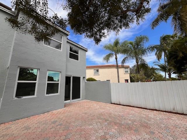 Towngate 156-11 B - Residential Lease