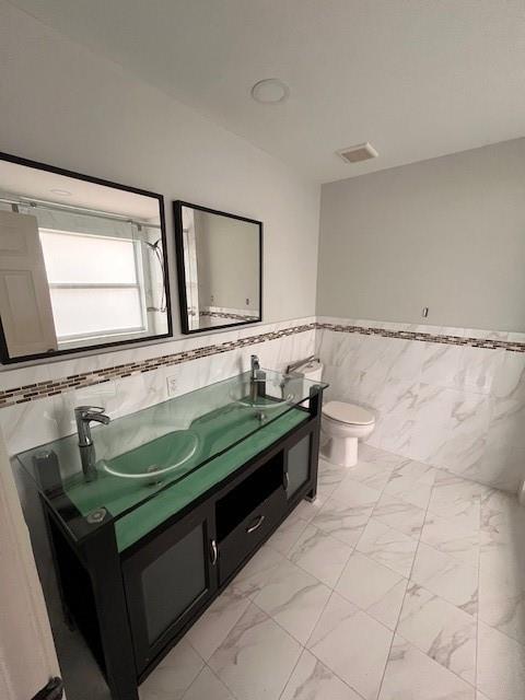 Towngate 156-11 B - Residential Lease