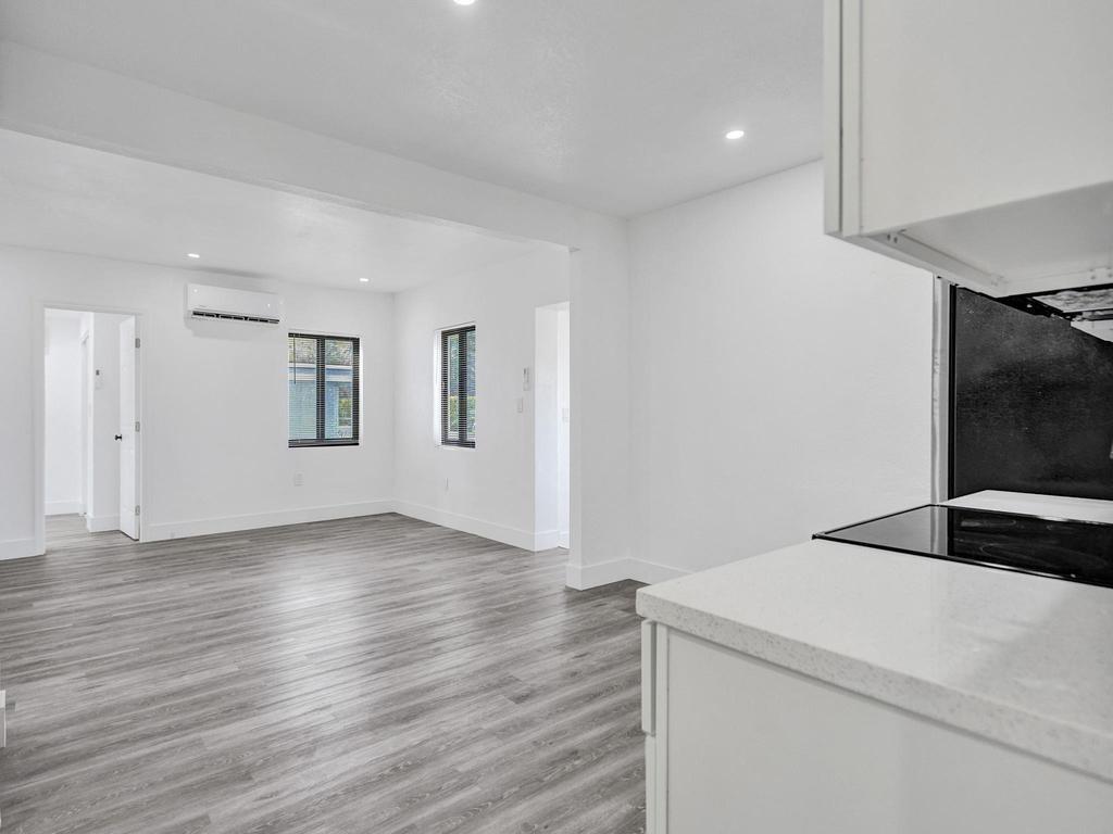 Oak Grove 27-16 B - Residential Lease