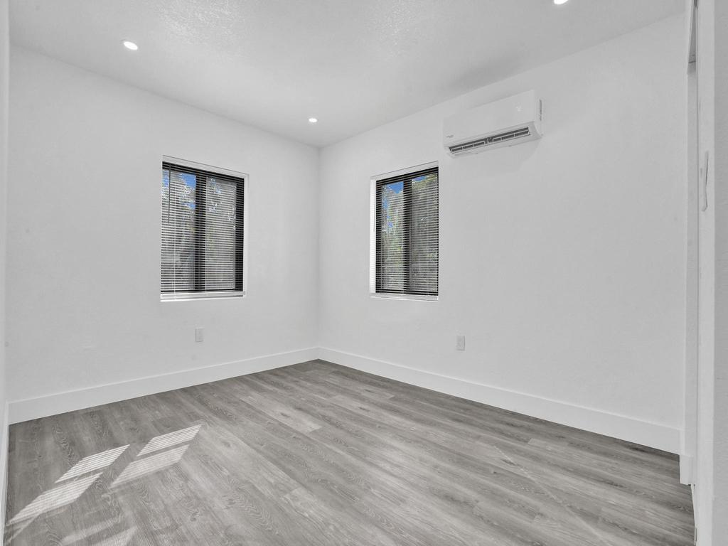 Oak Grove 27-16 B - Residential Lease