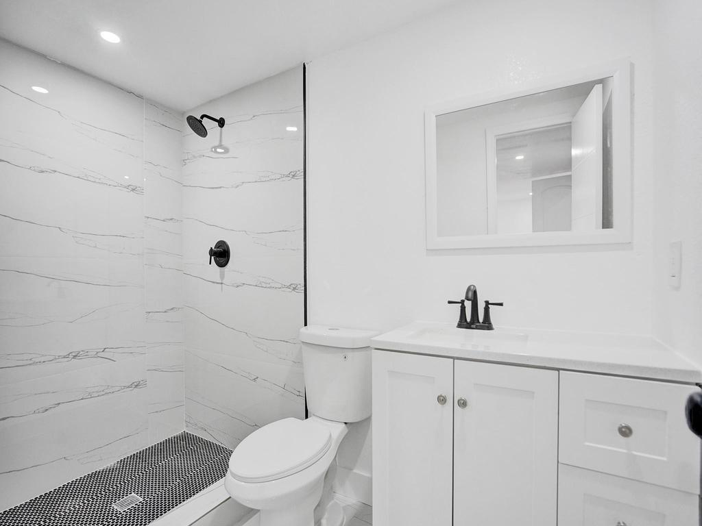 Oak Grove 27-16 B - Residential Lease