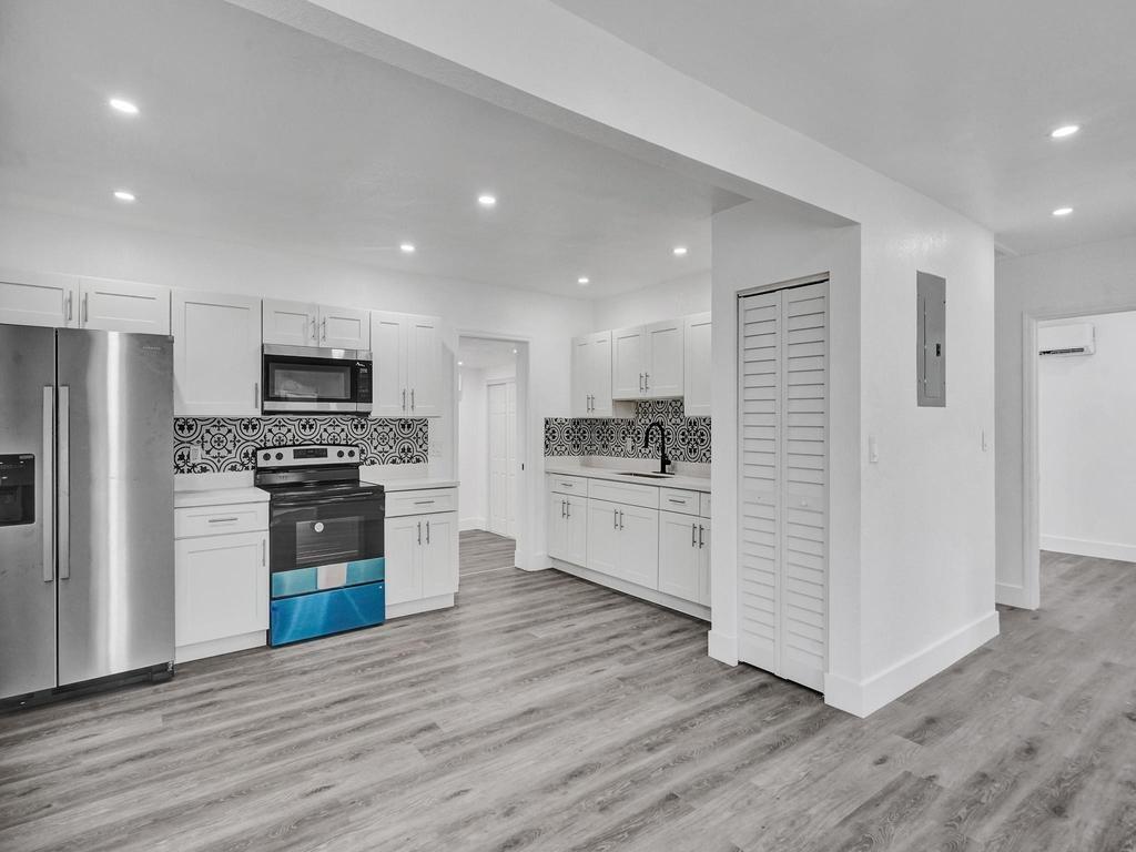 Oak Grove 27-16 B - Residential Lease