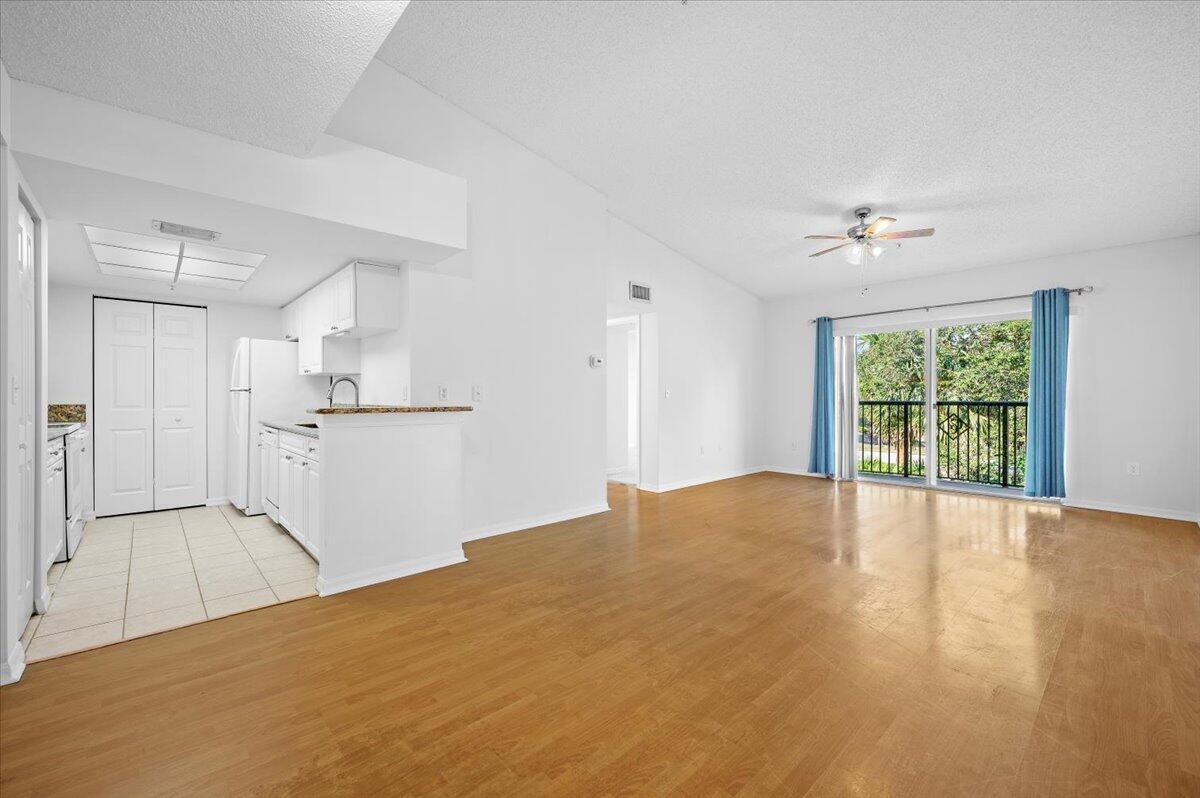 200 N Crestwood Court N 211