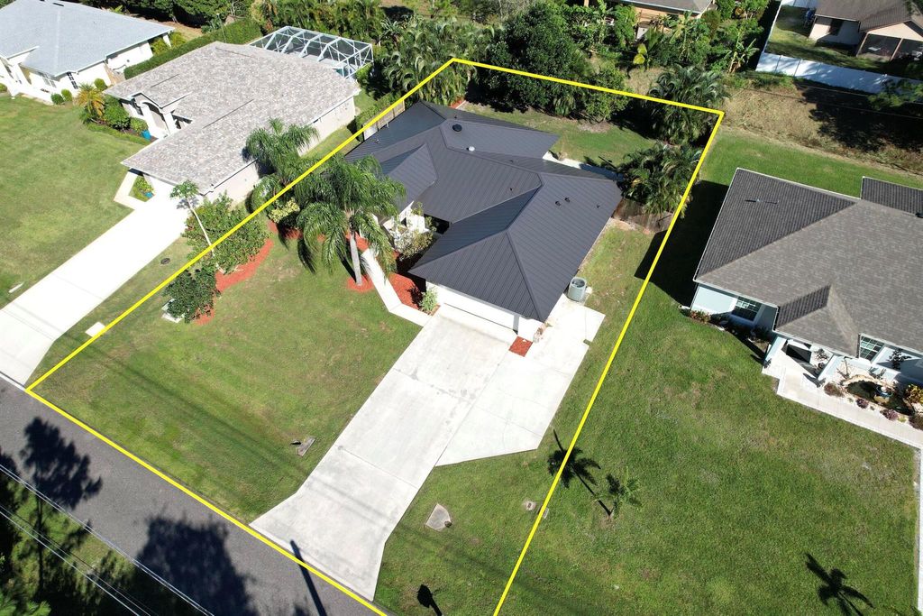 Photo of 1726 Laconia Street, Sebastian, FL 32958 (MLS # R11040343)