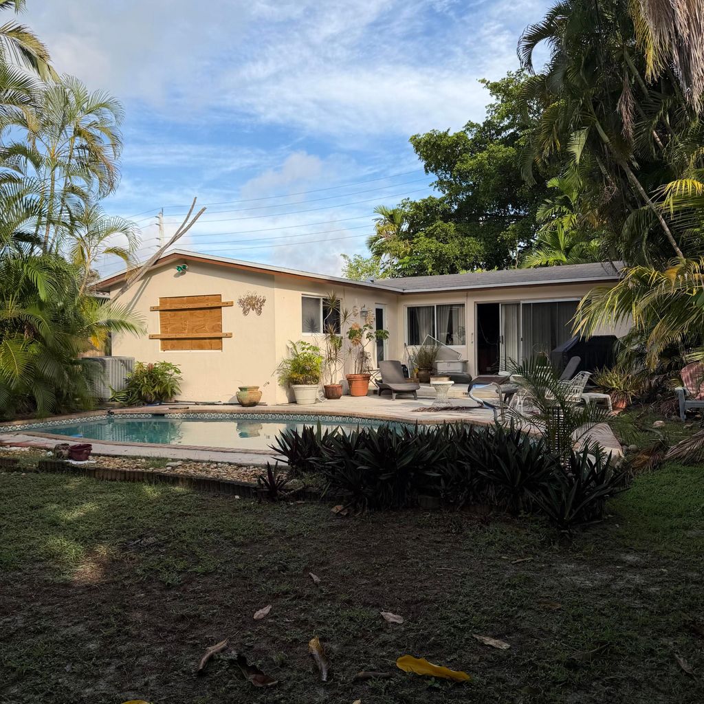 Photo of 1734 NE 38th Street, Oakland Park, FL 33334 (MLS # B26025018)