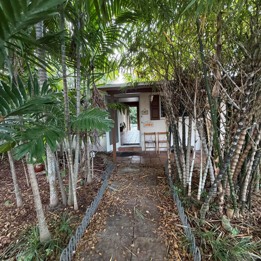 Photo of 1734 NE 38th Street, Oakland Park, FL 33334 (MLS # B26025018)