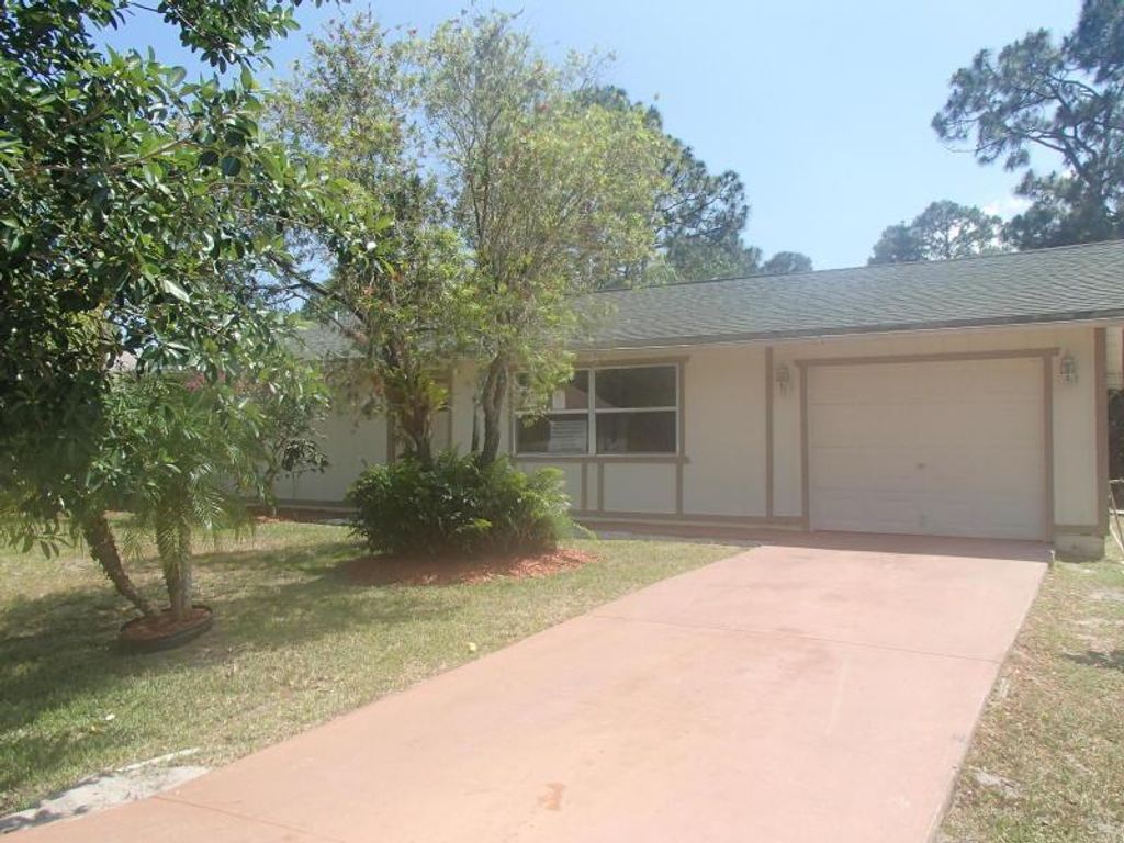 Photo of 132 SW Crescent Avenue, Port Saint Lucie, FL 34984 (MLS # R11058245)