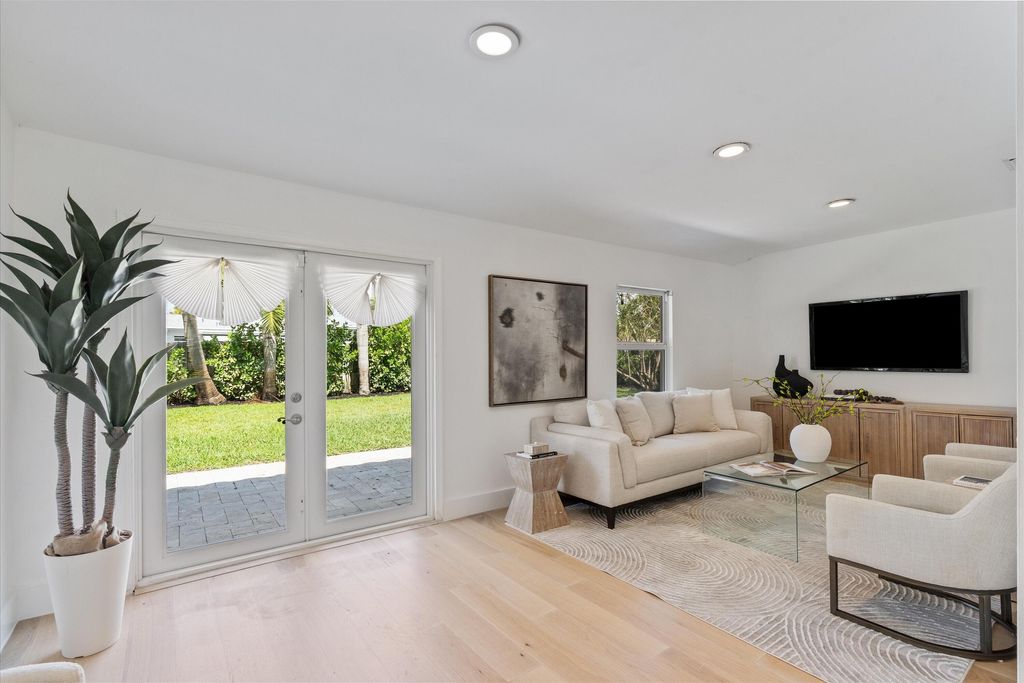 Photo of 4461 NE 19th Avenue, Oakland Park, FL 33308 (MLS # B26030582)